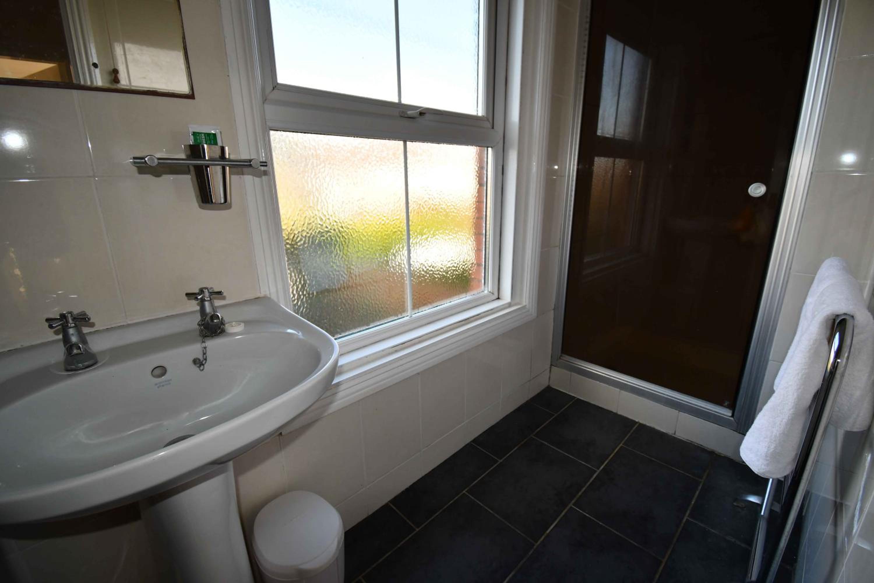 Double Room with Private External Bathroom - Photo 5