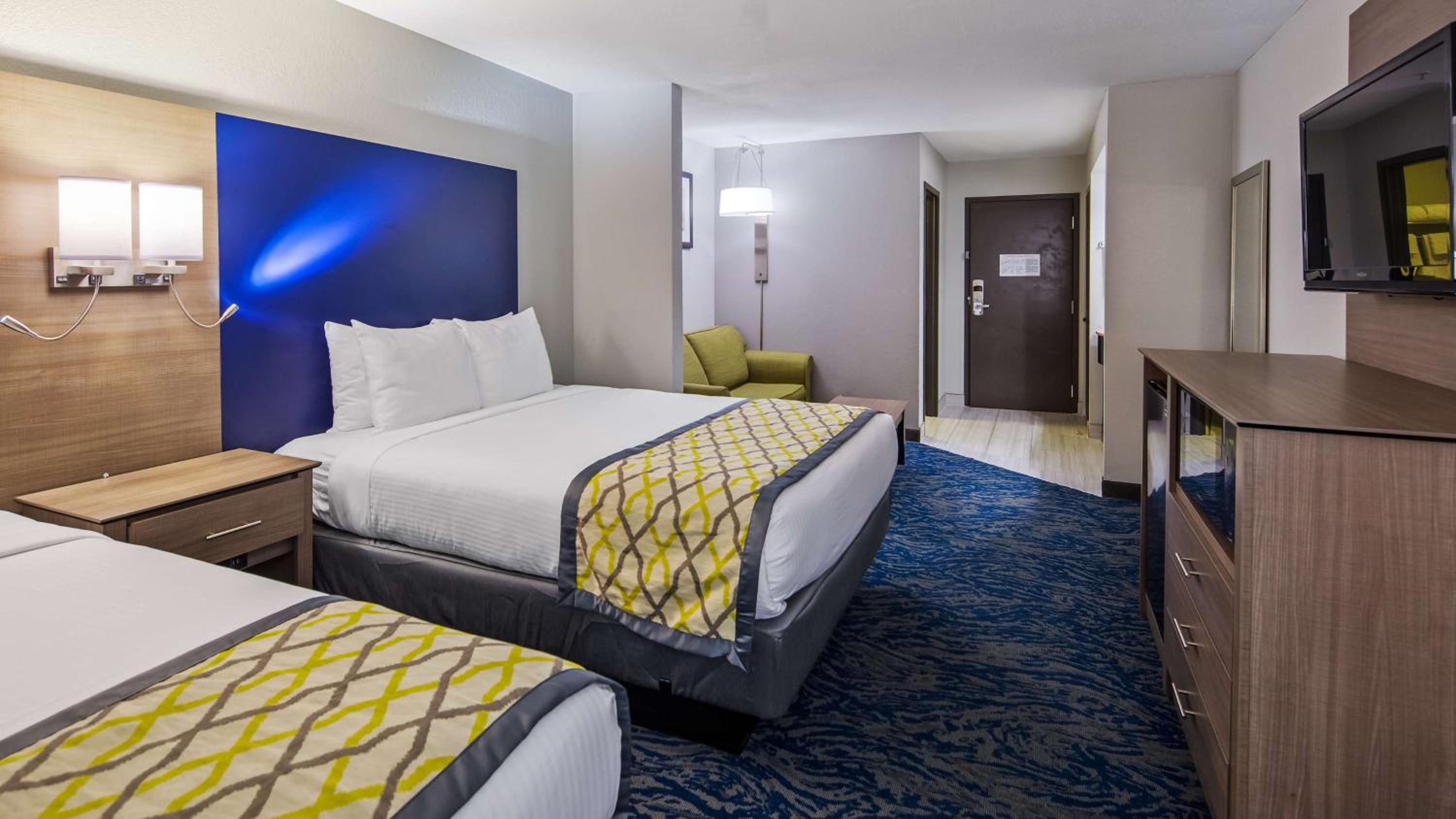 Queen Suite with Sofa Bed - Non-Smoking - Photo 1