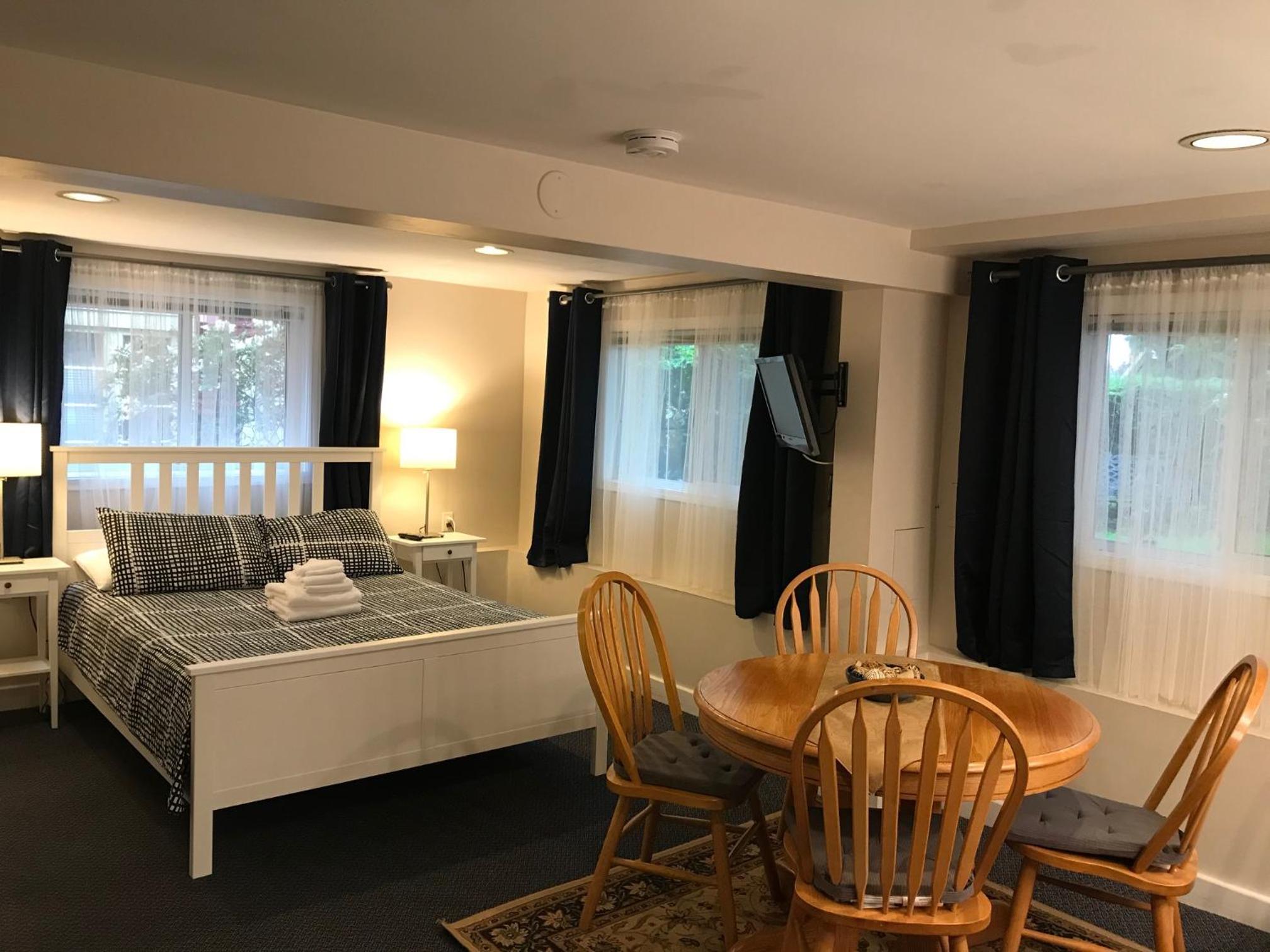 Two-Bedroom Suite (Lower Level) photo 2