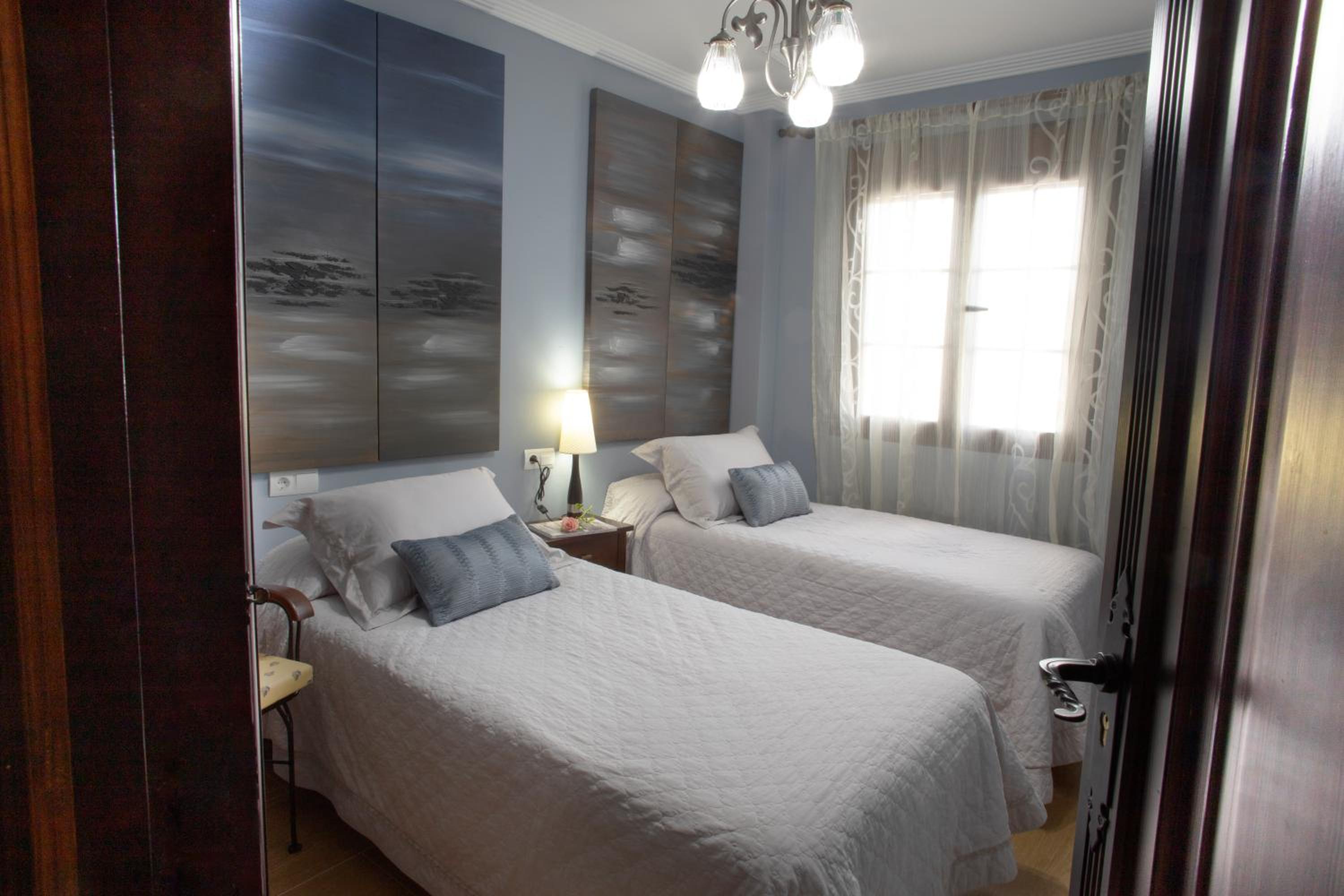 Four-Bedroom House - Photo 3