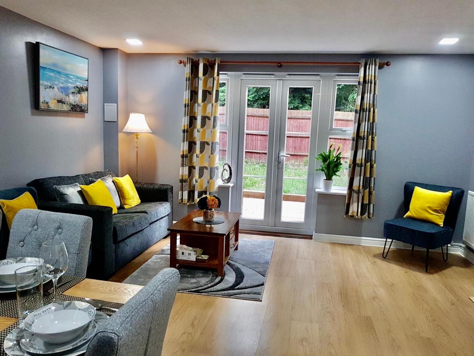 Three-Bedroom House photo 2
