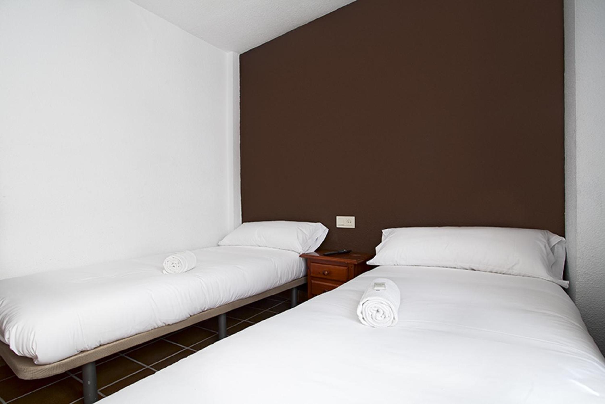 Habitación Doble Económica con Baño Compartido