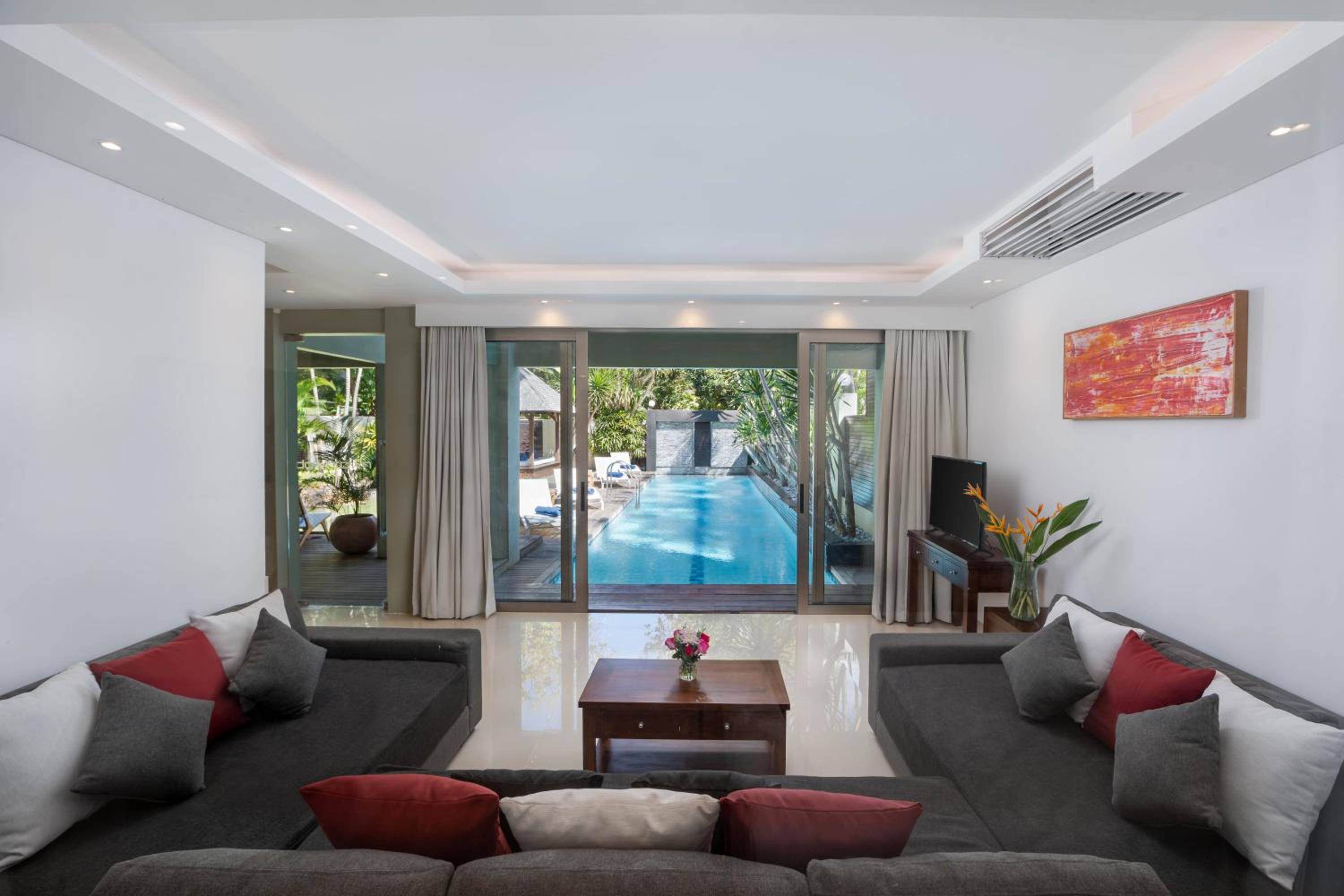 Three Bedroom Grand Deluxe Villa with Private Pool - Photo 2
