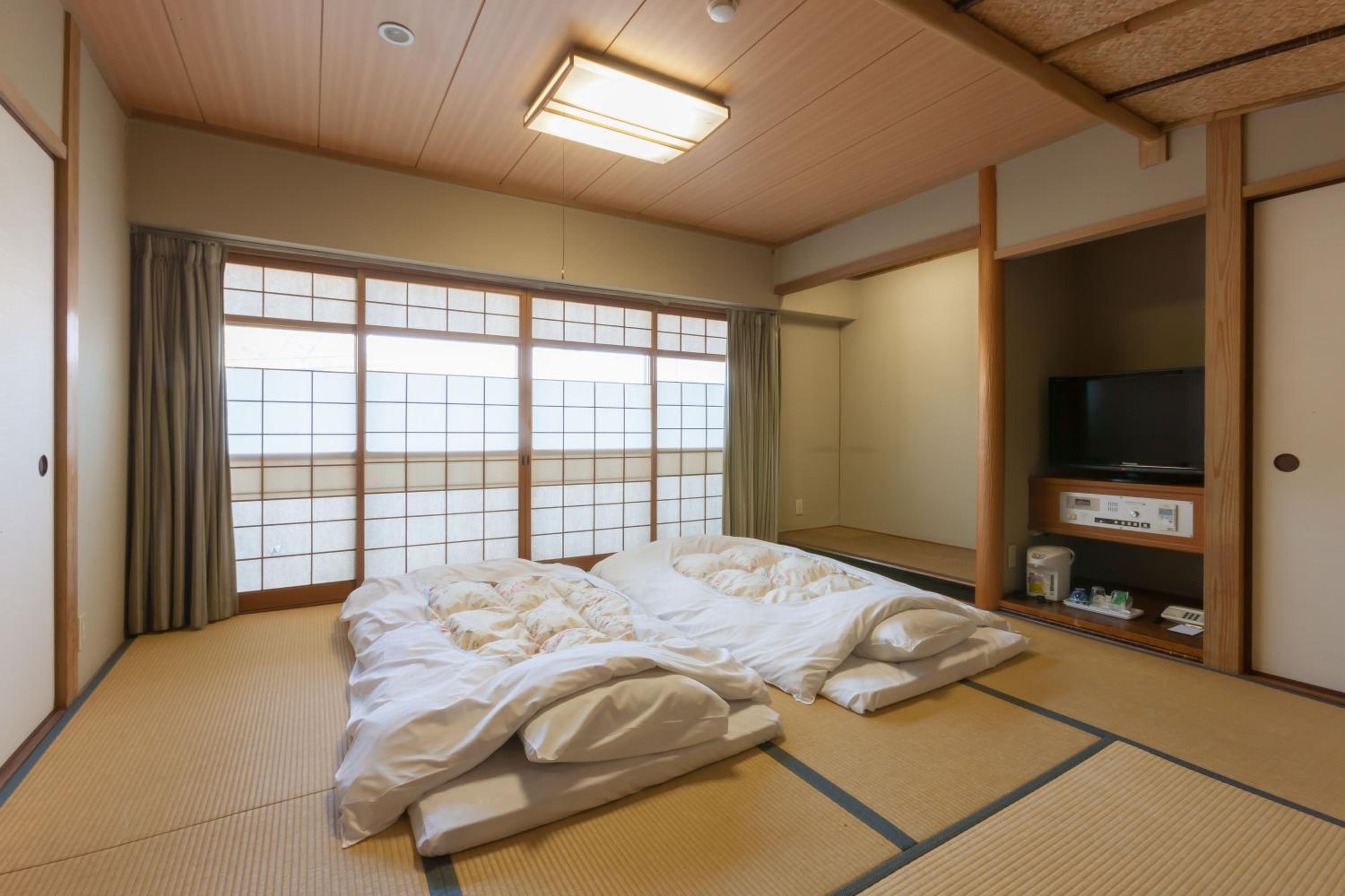 Japanese Room (10 Tatami) - Non-Smoking