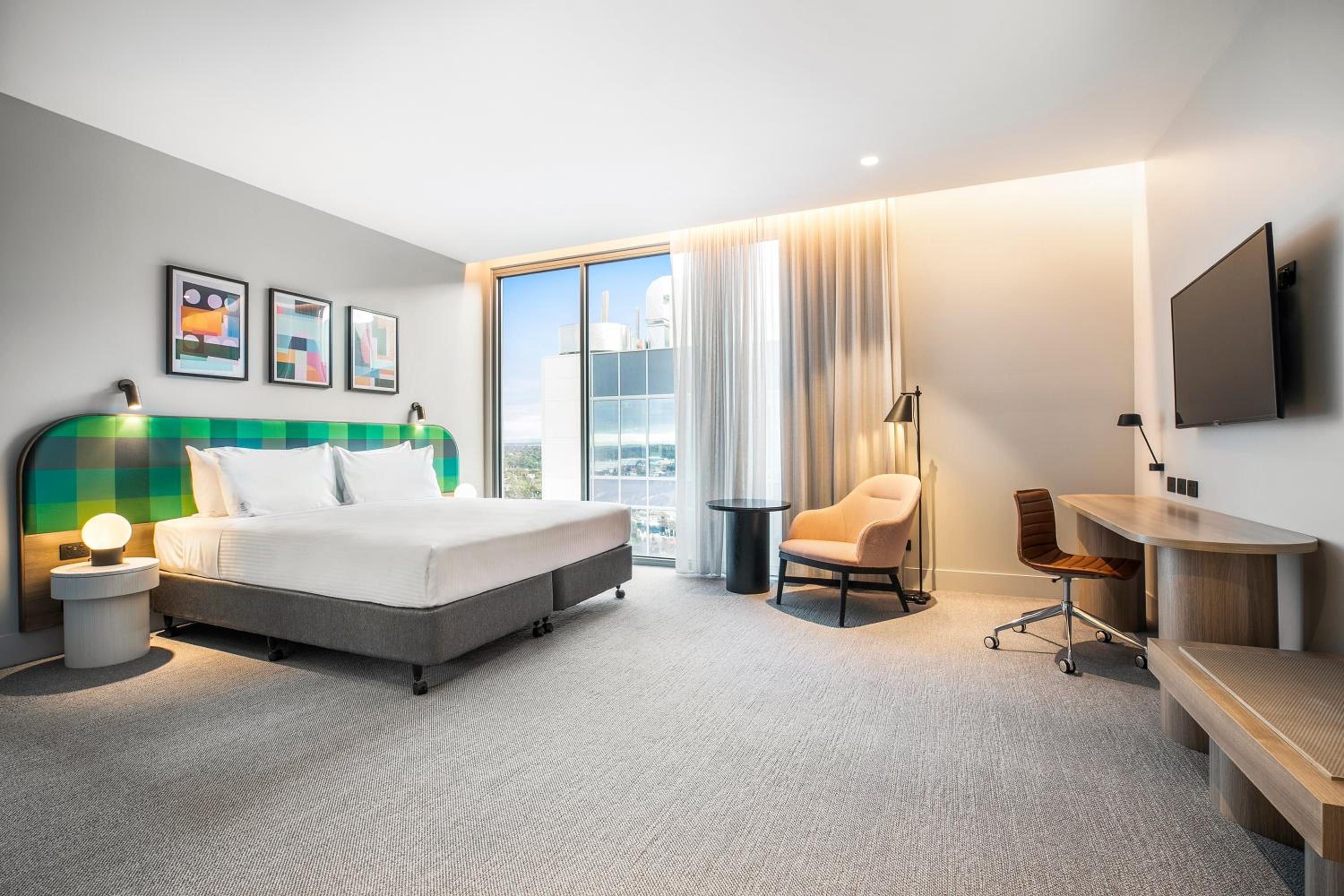 Standard King Room - Accessible - Photo 8