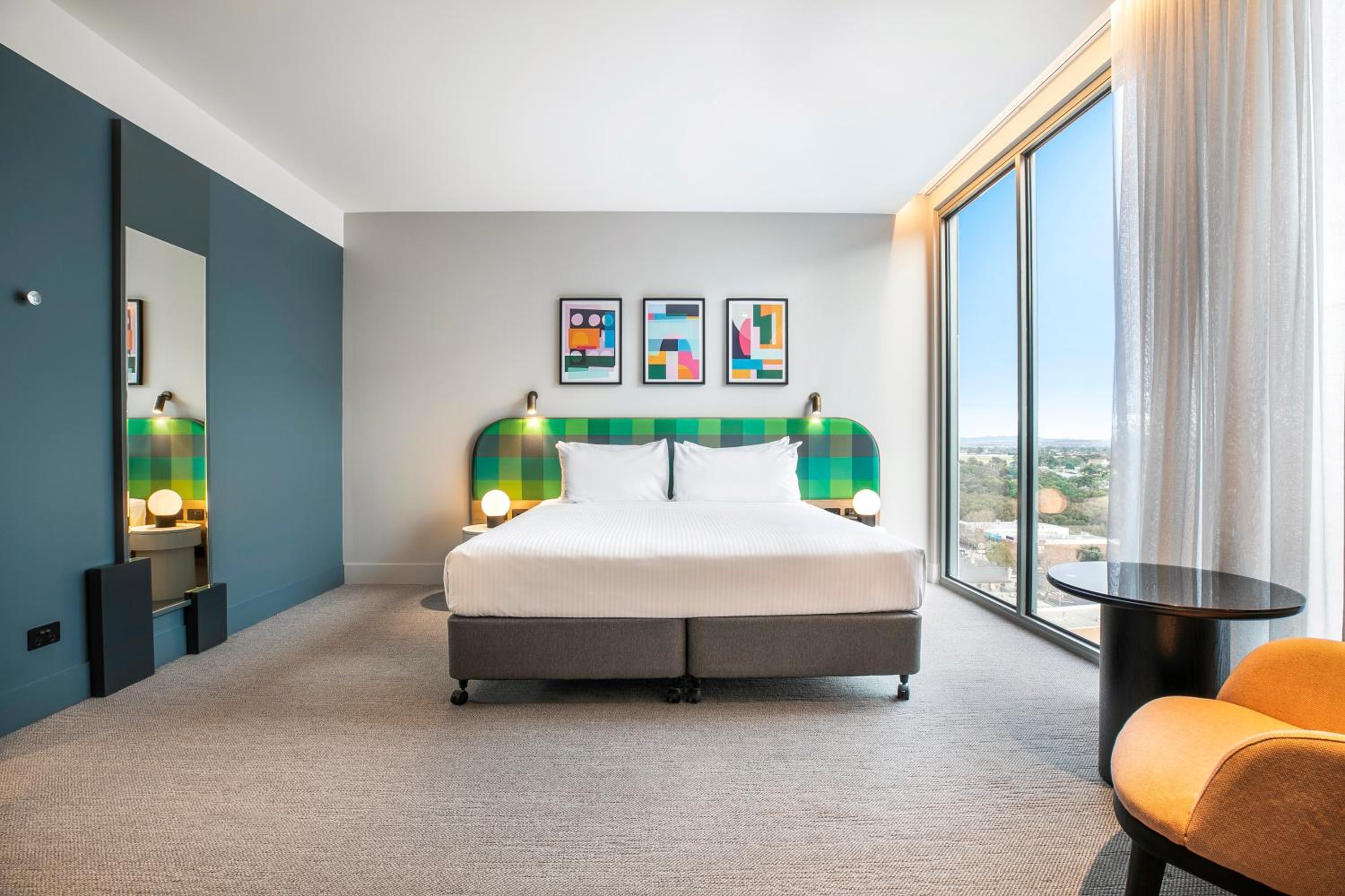 Standard King Room - Accessible - Photo 3