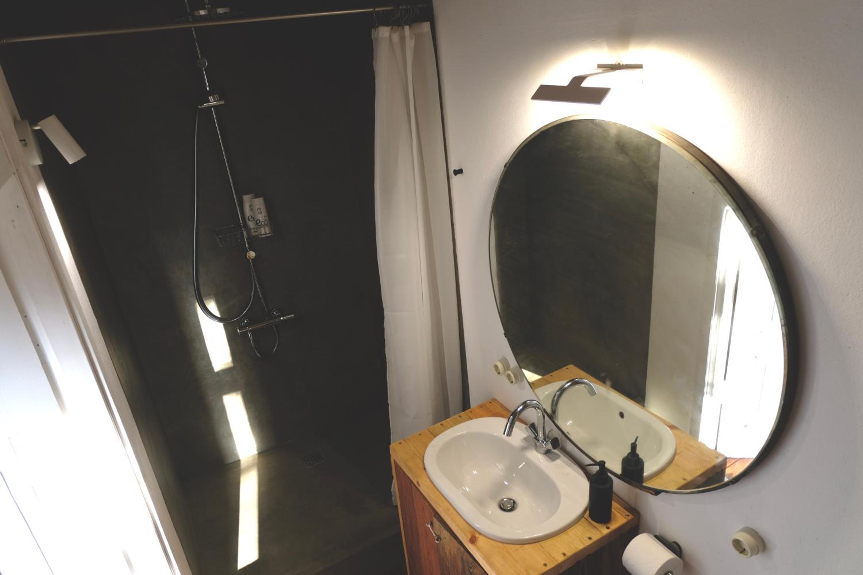 Studio Apartment - Photo 3