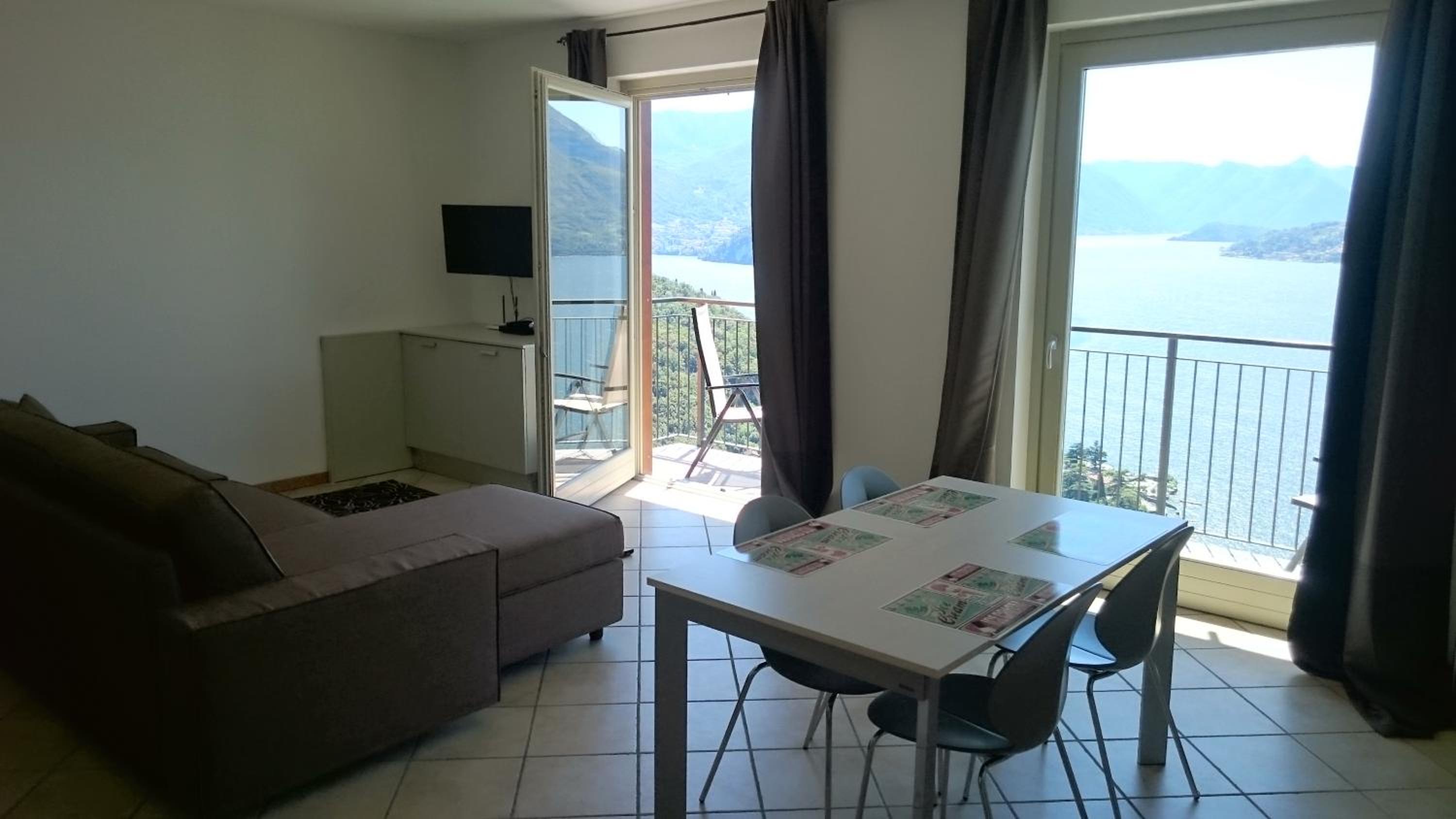 Two-Bedroom Apartment with Lake View photo 3