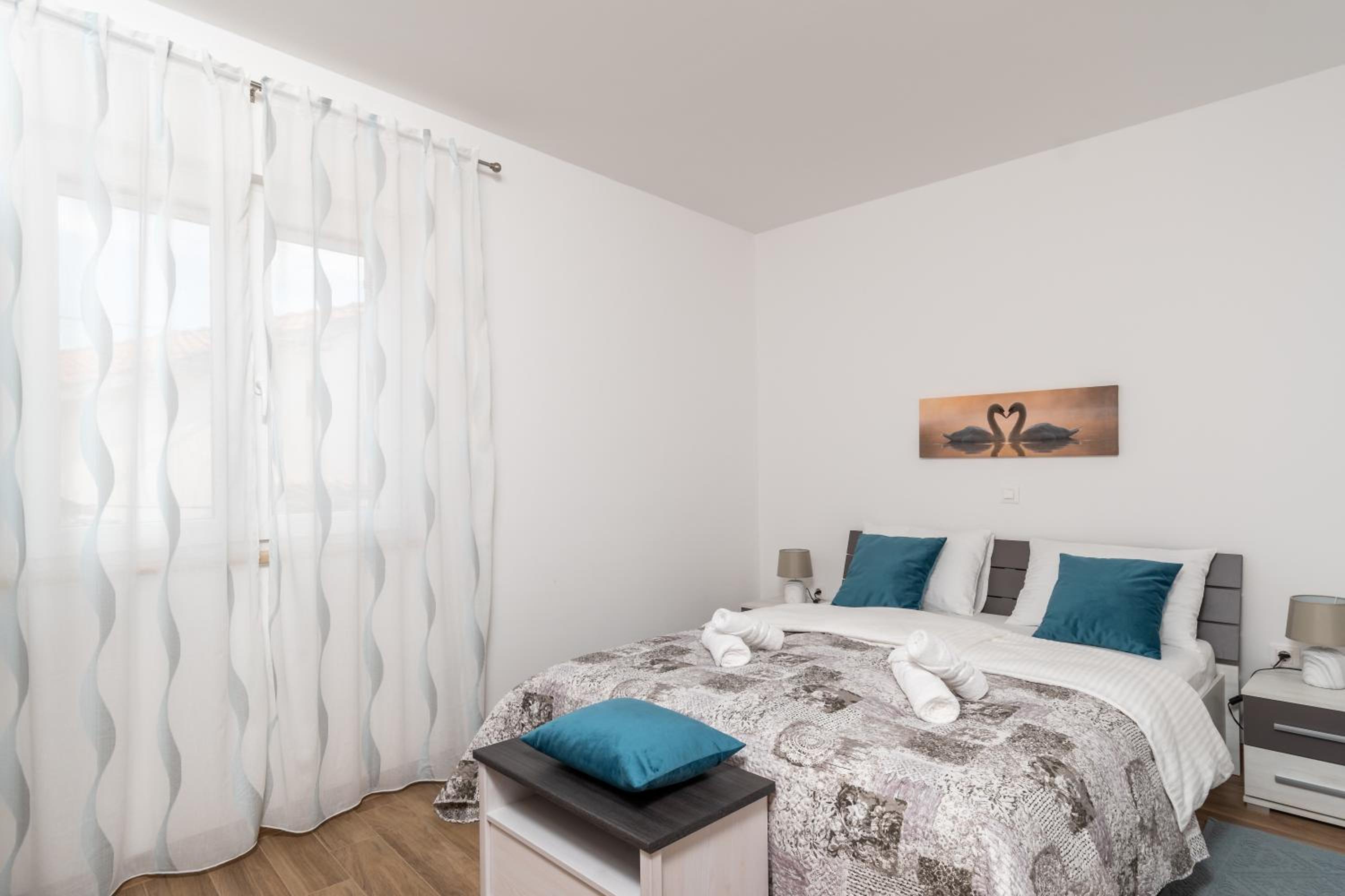 One-Bedroom Apartment - Photo 13