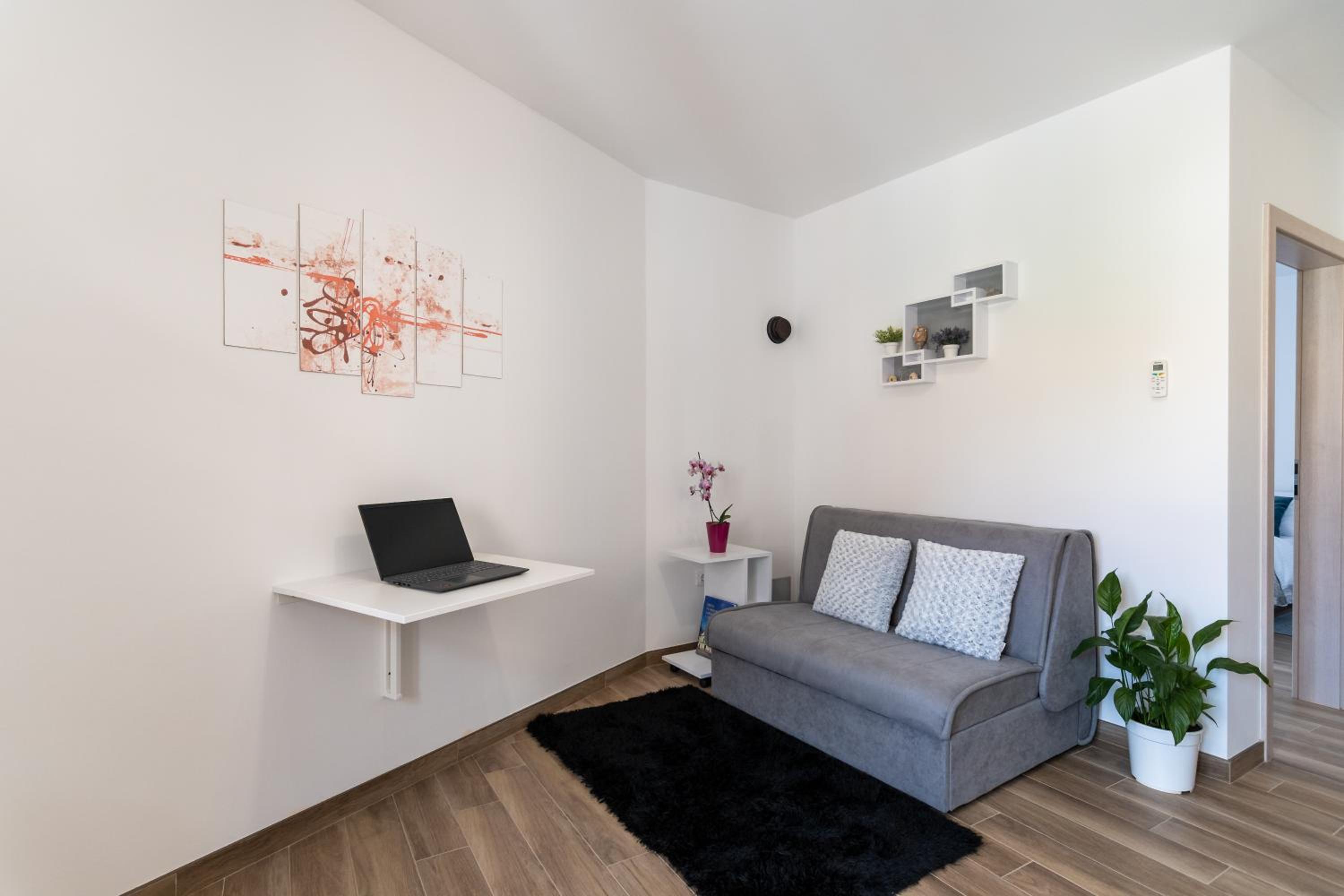 One-Bedroom Apartment - Photo 29
