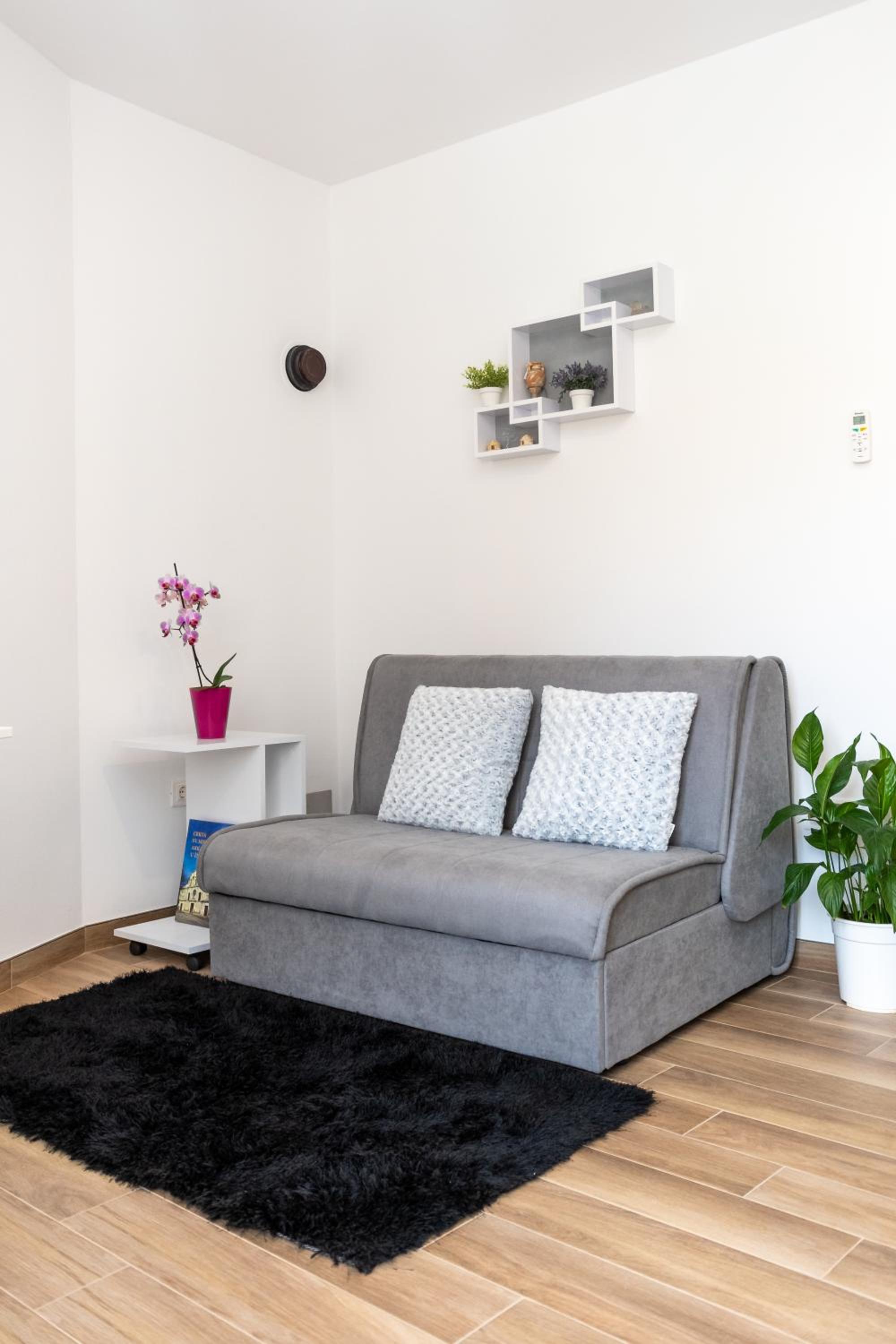 One-Bedroom Apartment - Photo 33