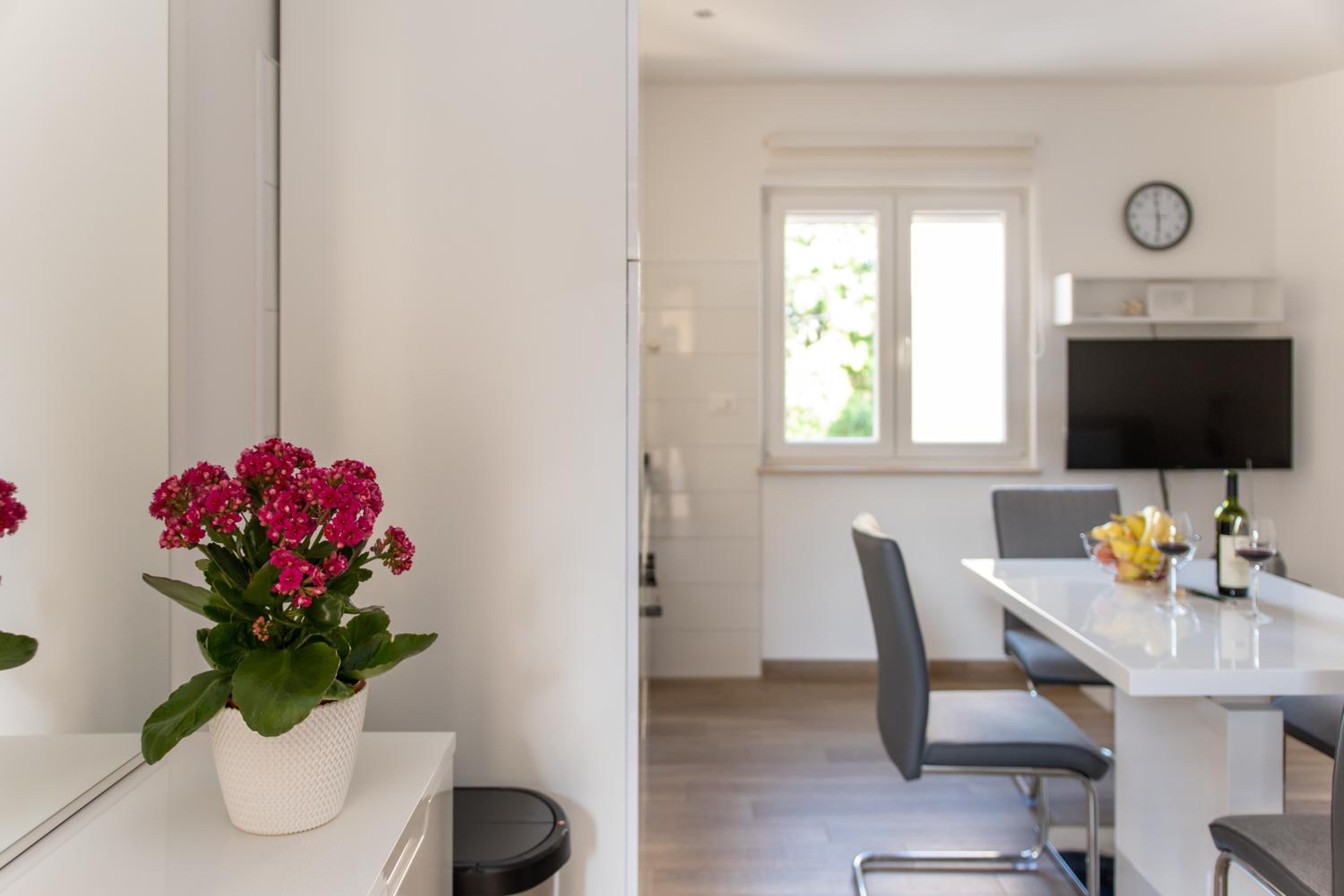 One-Bedroom Apartment - Photo 30