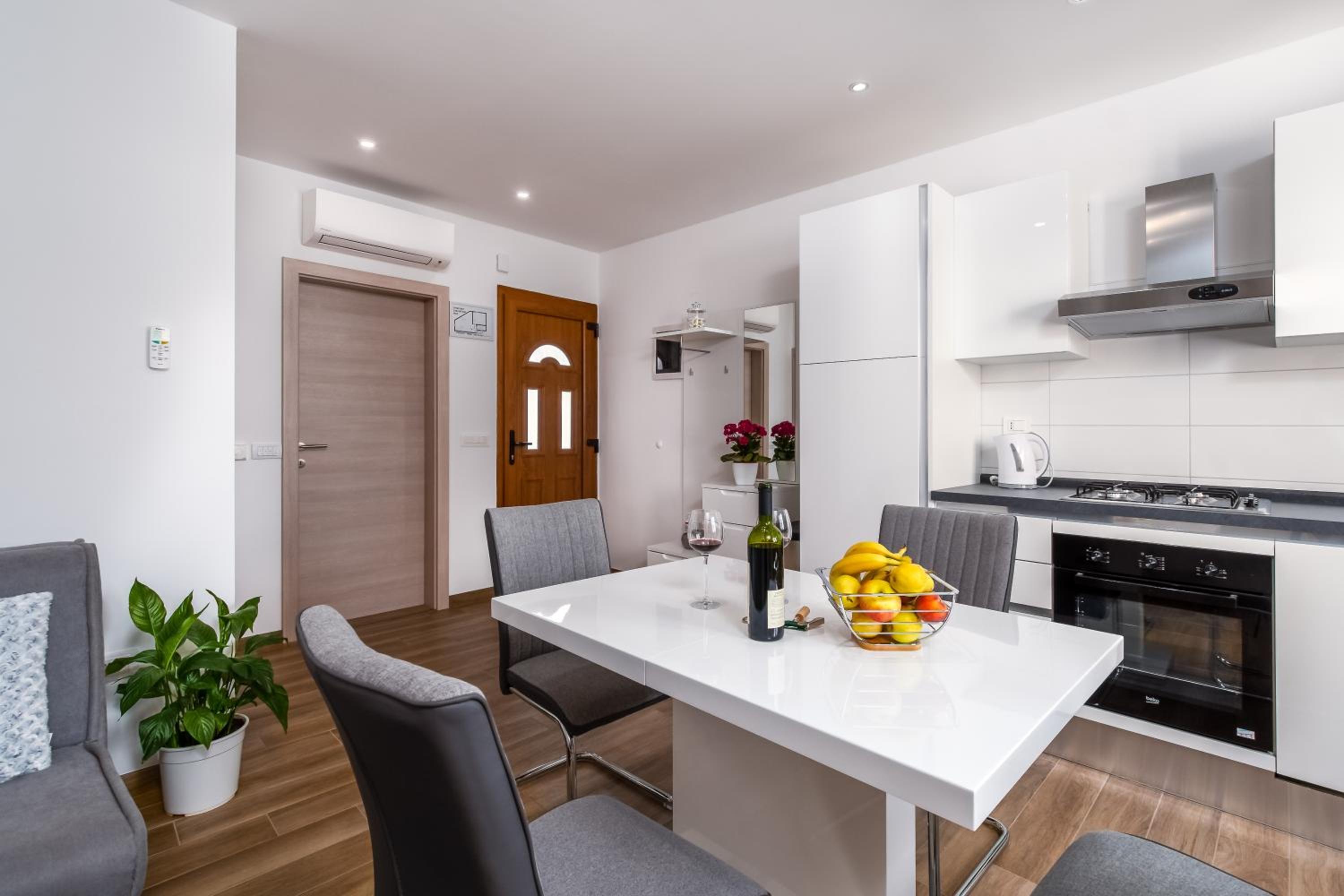 One-Bedroom Apartment - Photo 32