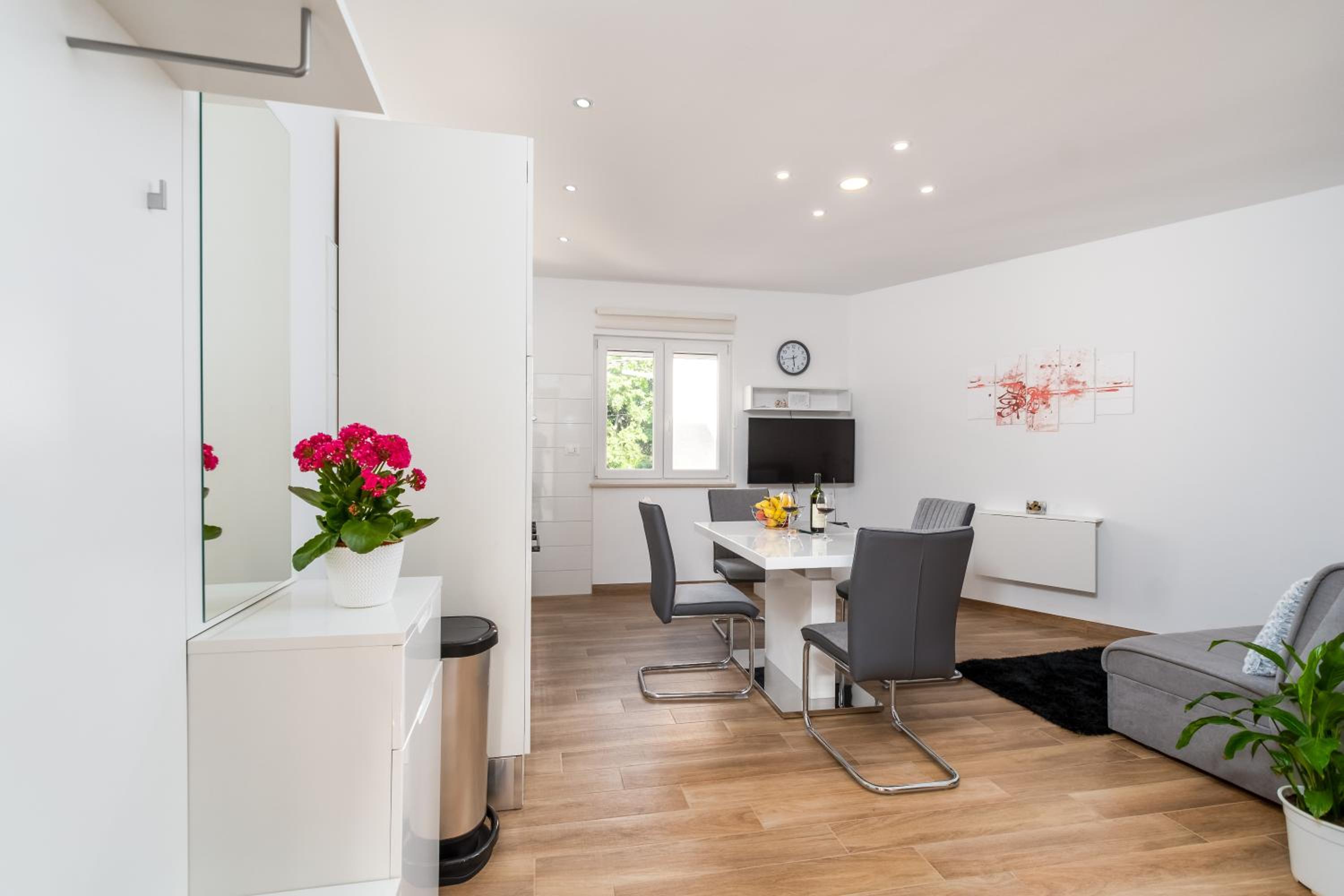 One-Bedroom Apartment - Photo 16