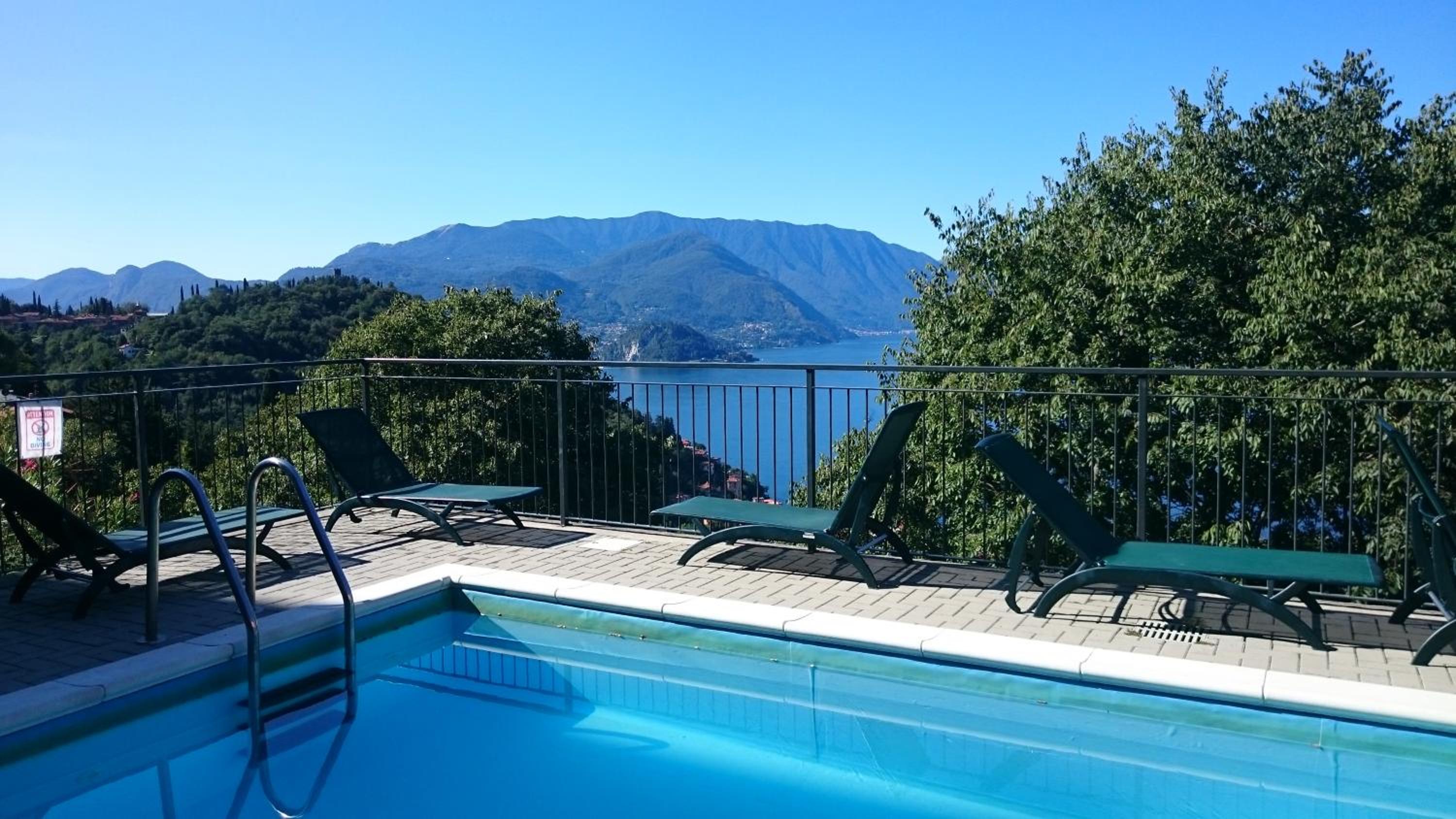 Two-Bedroom Apartment with Lake View photo 2