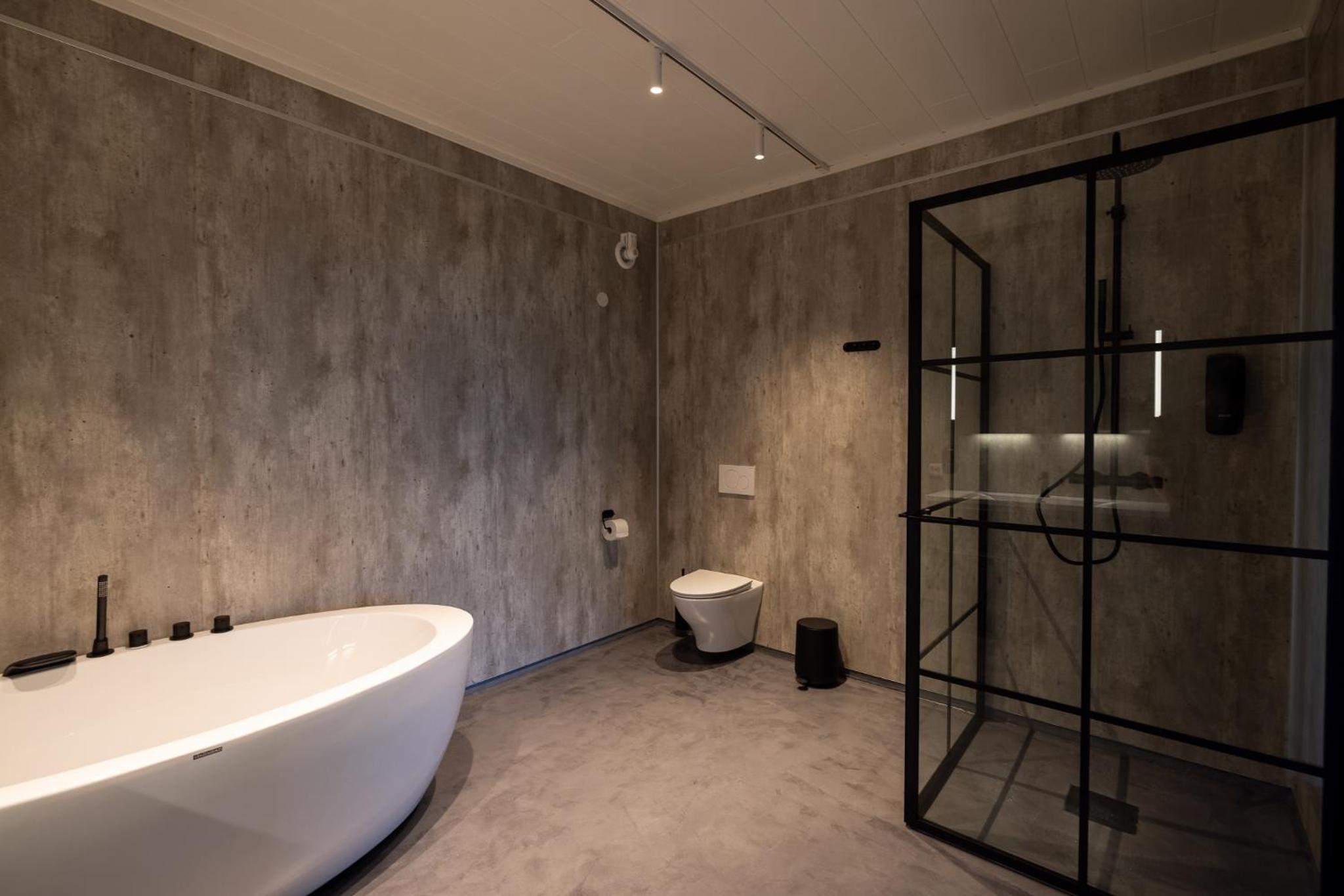 Executive Suite - Photo 5