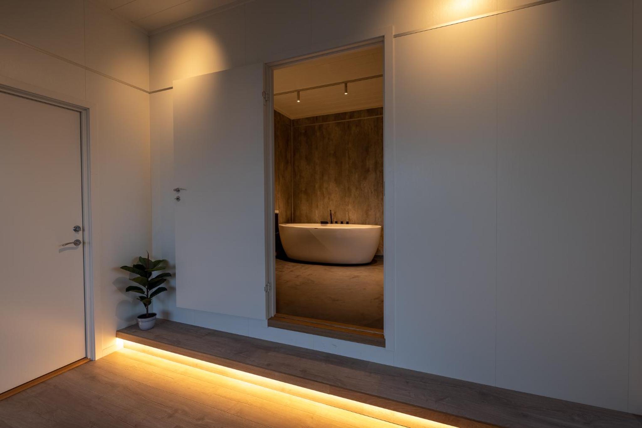 Executive Suite - Photo 4