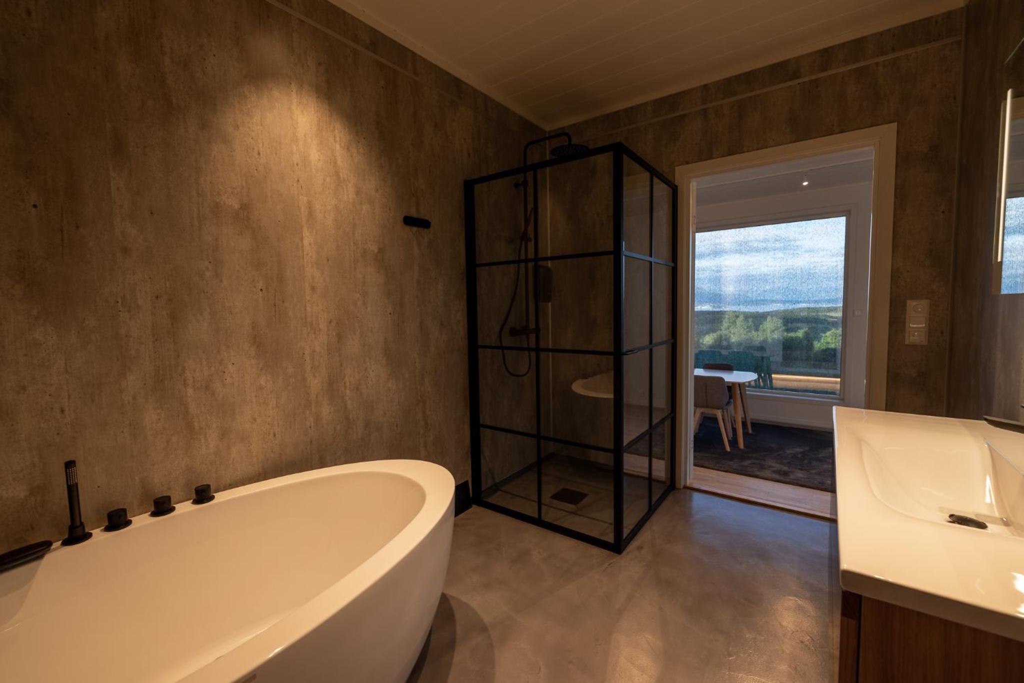 Executive Suite - Photo 11