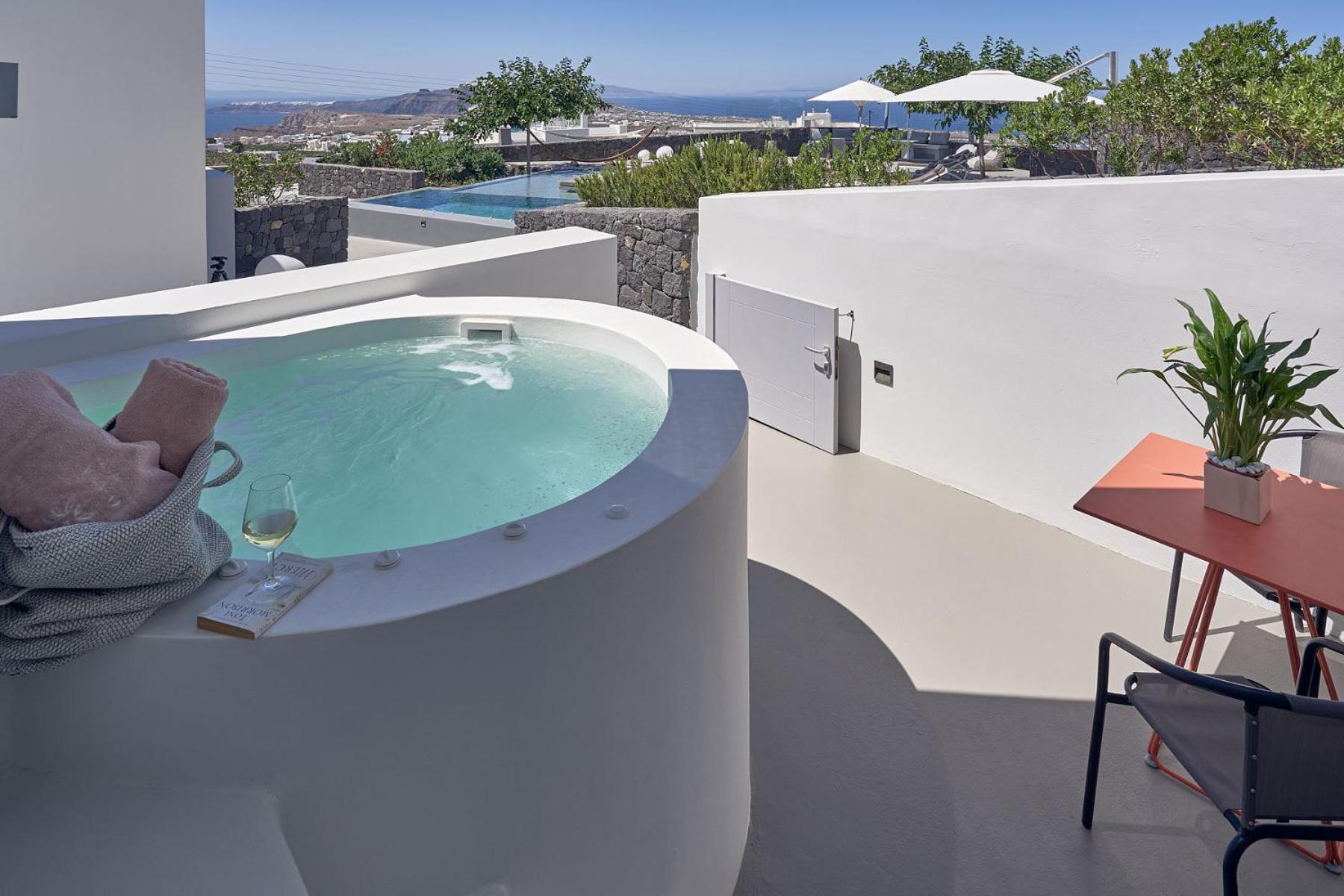 Junior Suite with Hot Tub and Partial Sea view/Lower courtyard - Photo 23