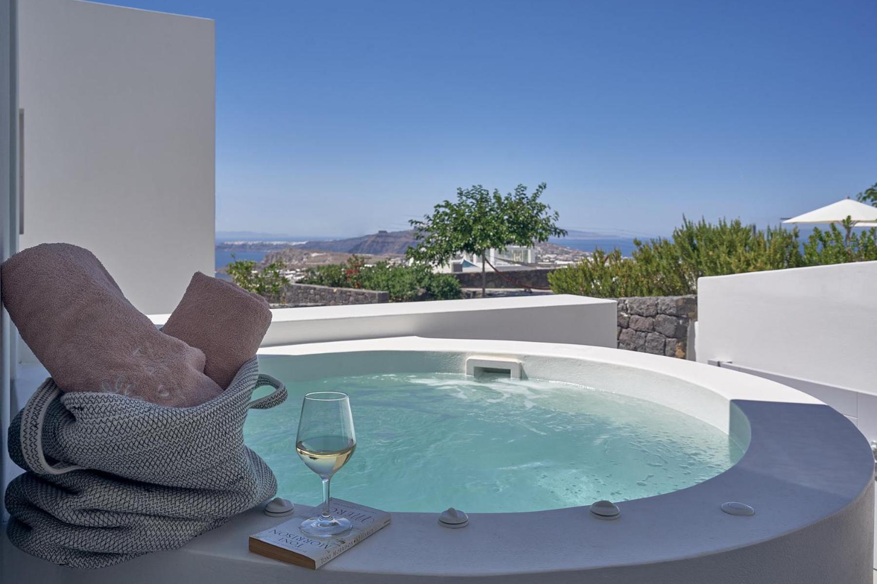 Junior Suite with Hot Tub and Partial Sea view/Lower courtyard - Photo 28