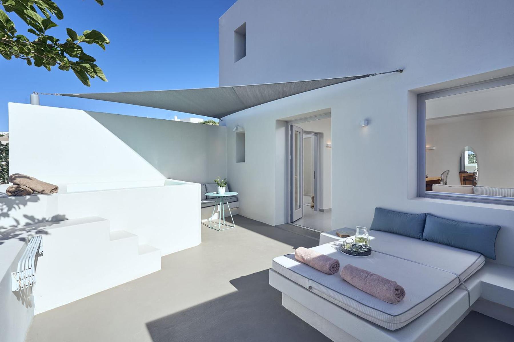 Junior Suite with Hot Tub and Partial Sea view/Lower courtyard - Photo 11