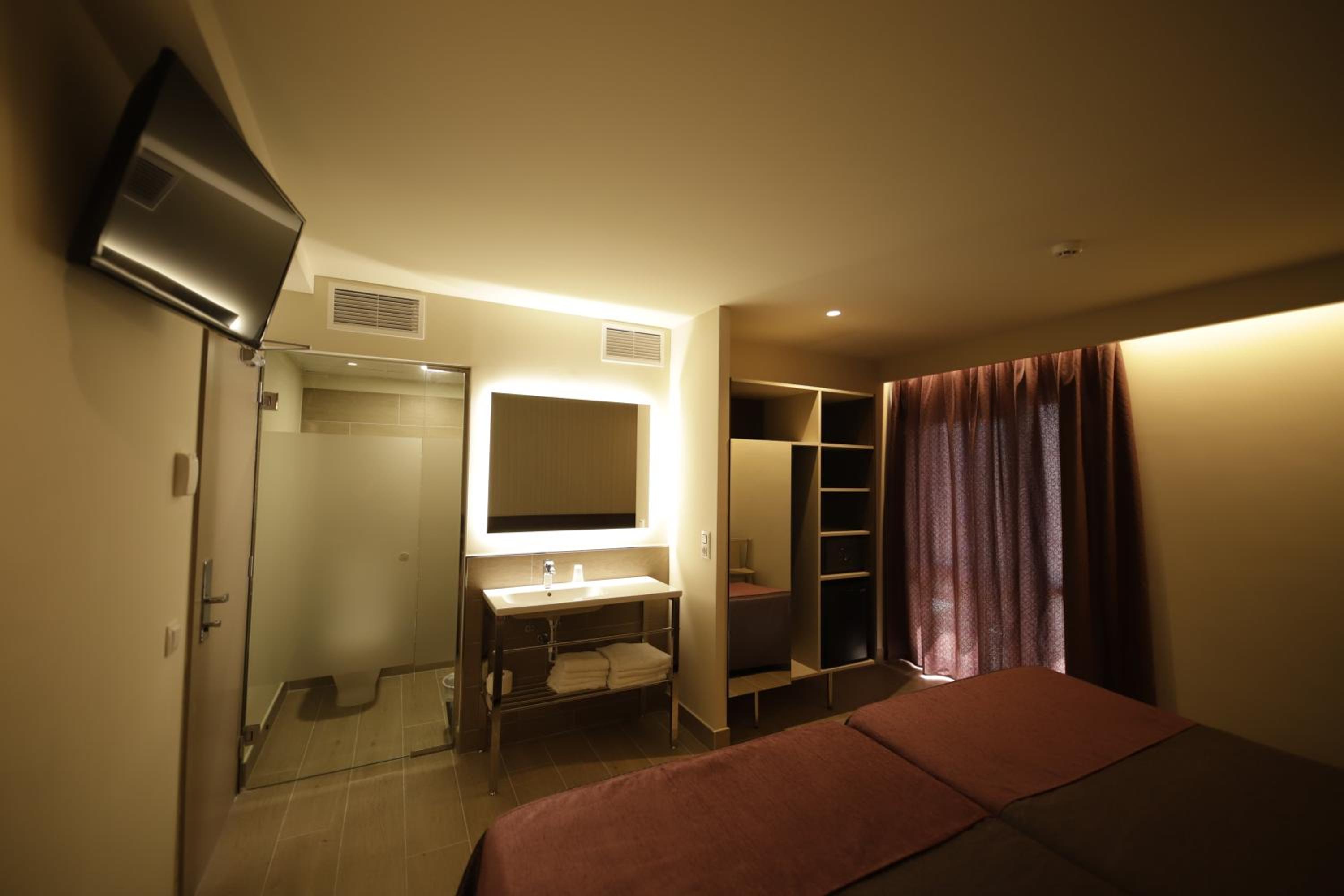 Standard Double Room photo 3
