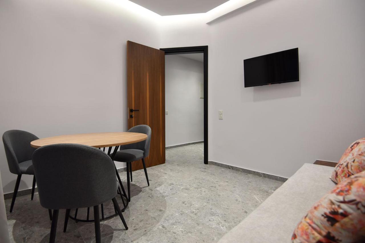 One-Bedroom Apartment - Photo 5
