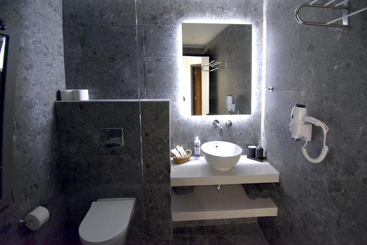 One-Bedroom Apartment - Photo 7