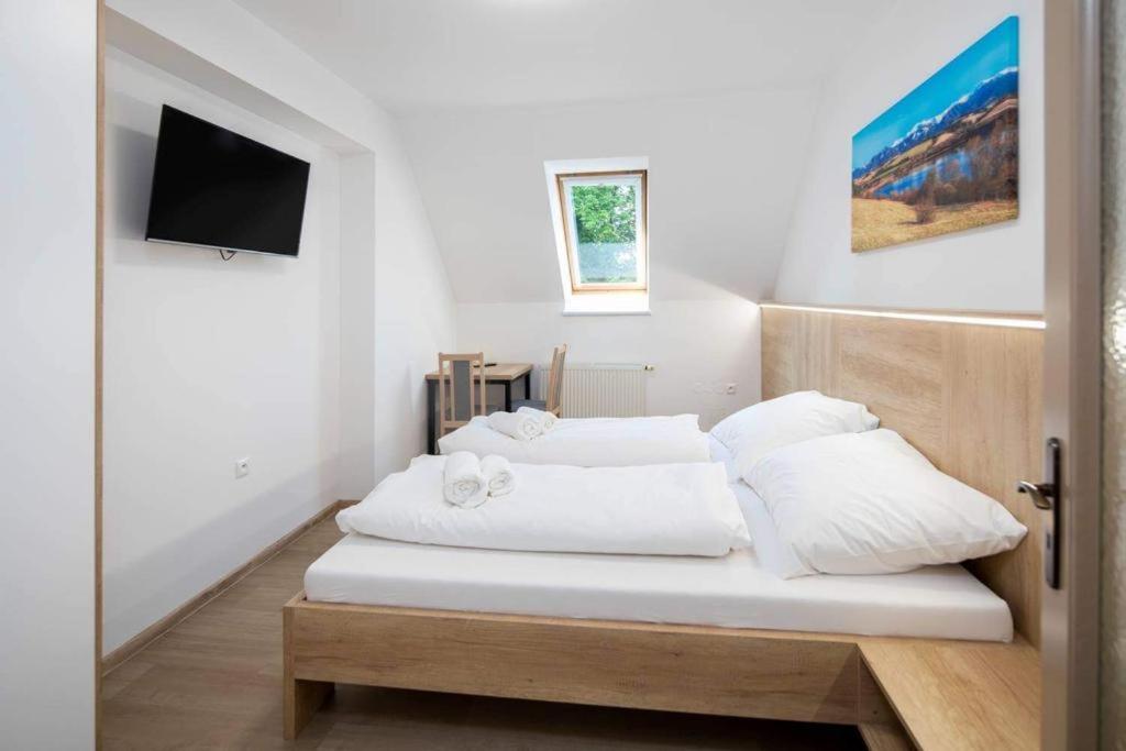 Double Room - Photo 1