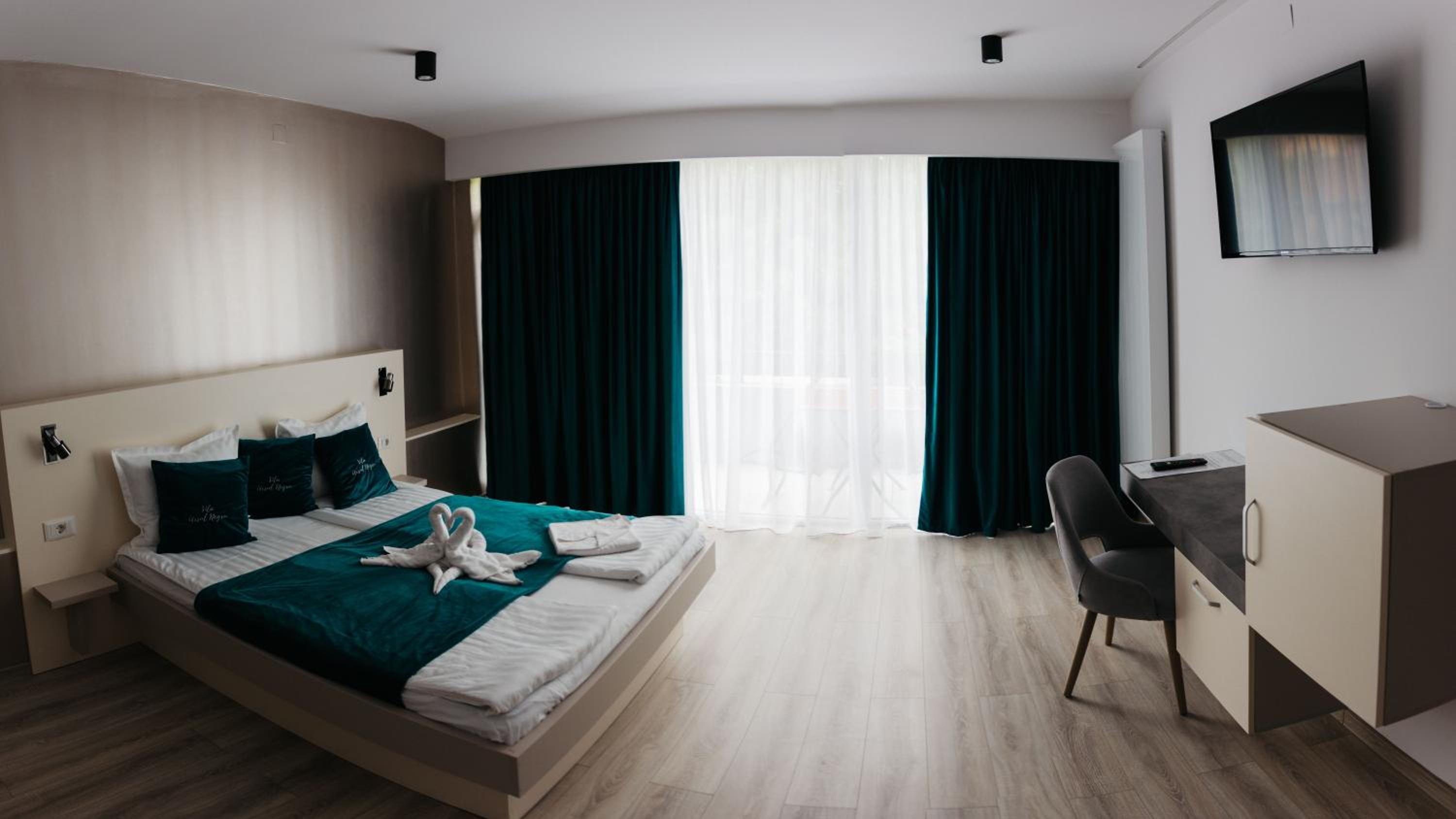 Deluxe Queen Room - Photo 5