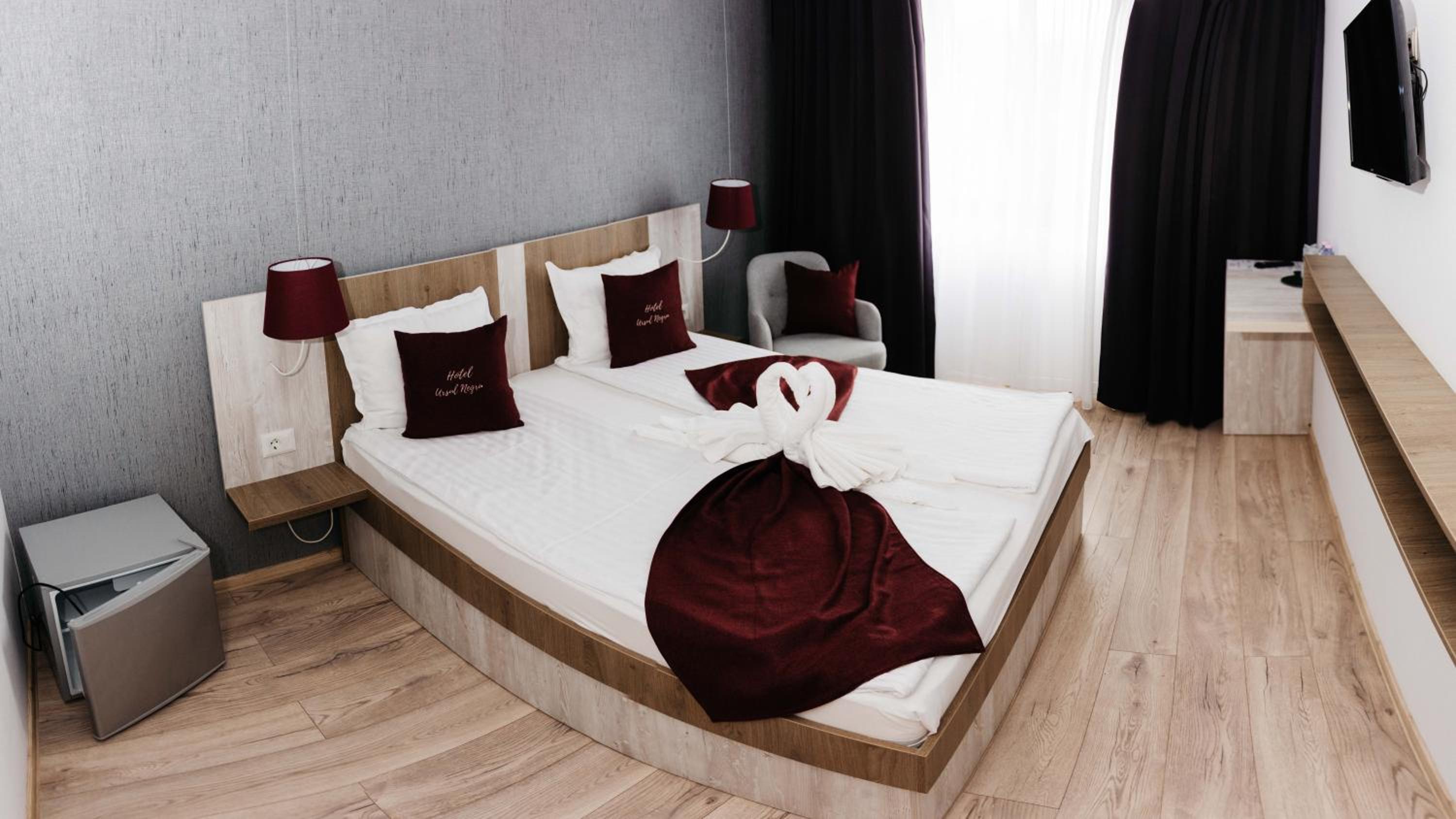 Deluxe Double Room with Balcony - Photo 14