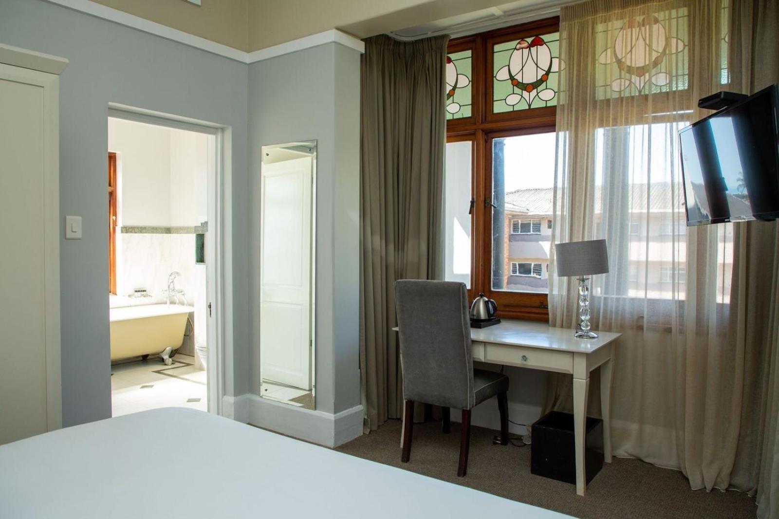 Deluxe King Room - Photo 1