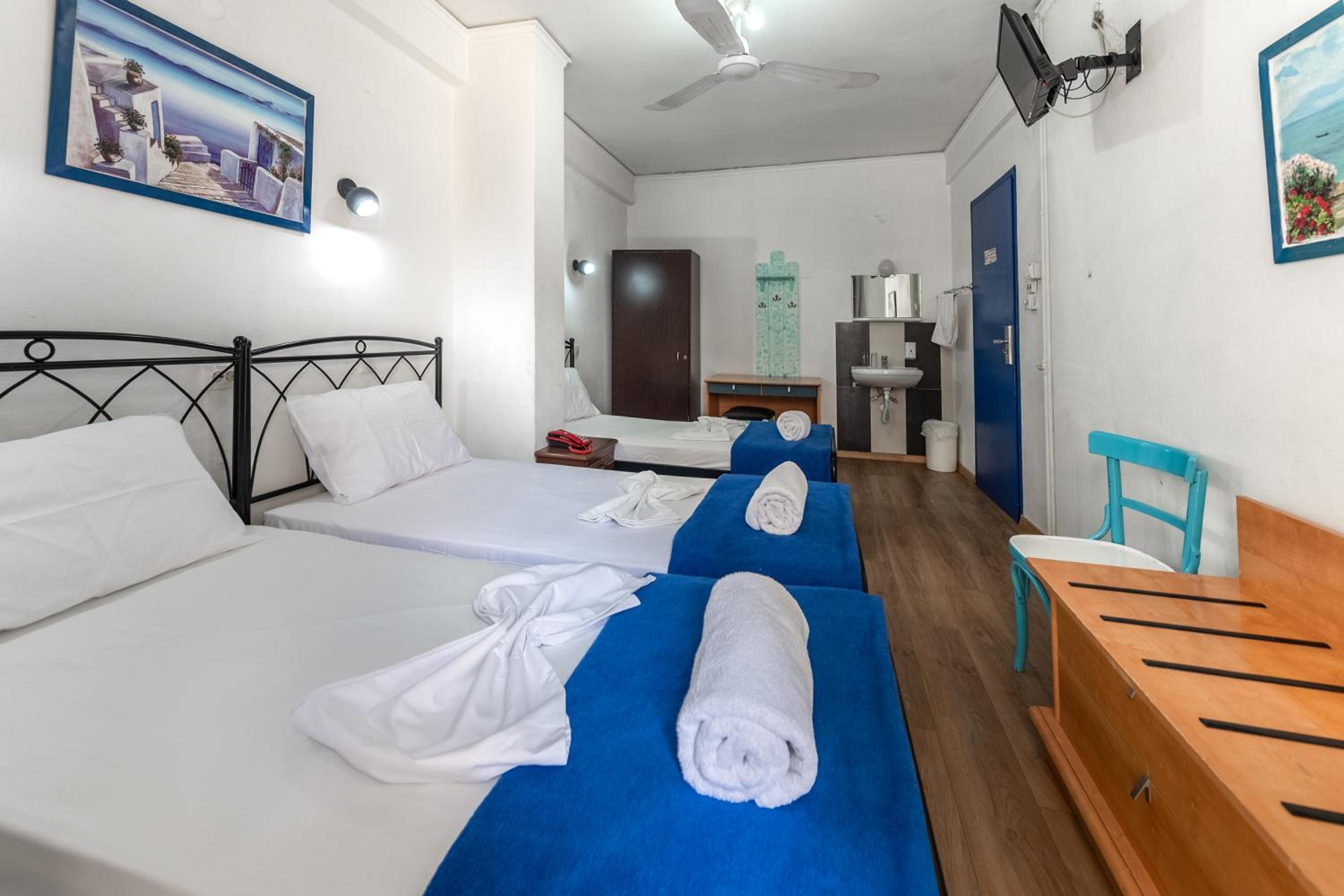 Triple Room with Shared Bathroom photo 1