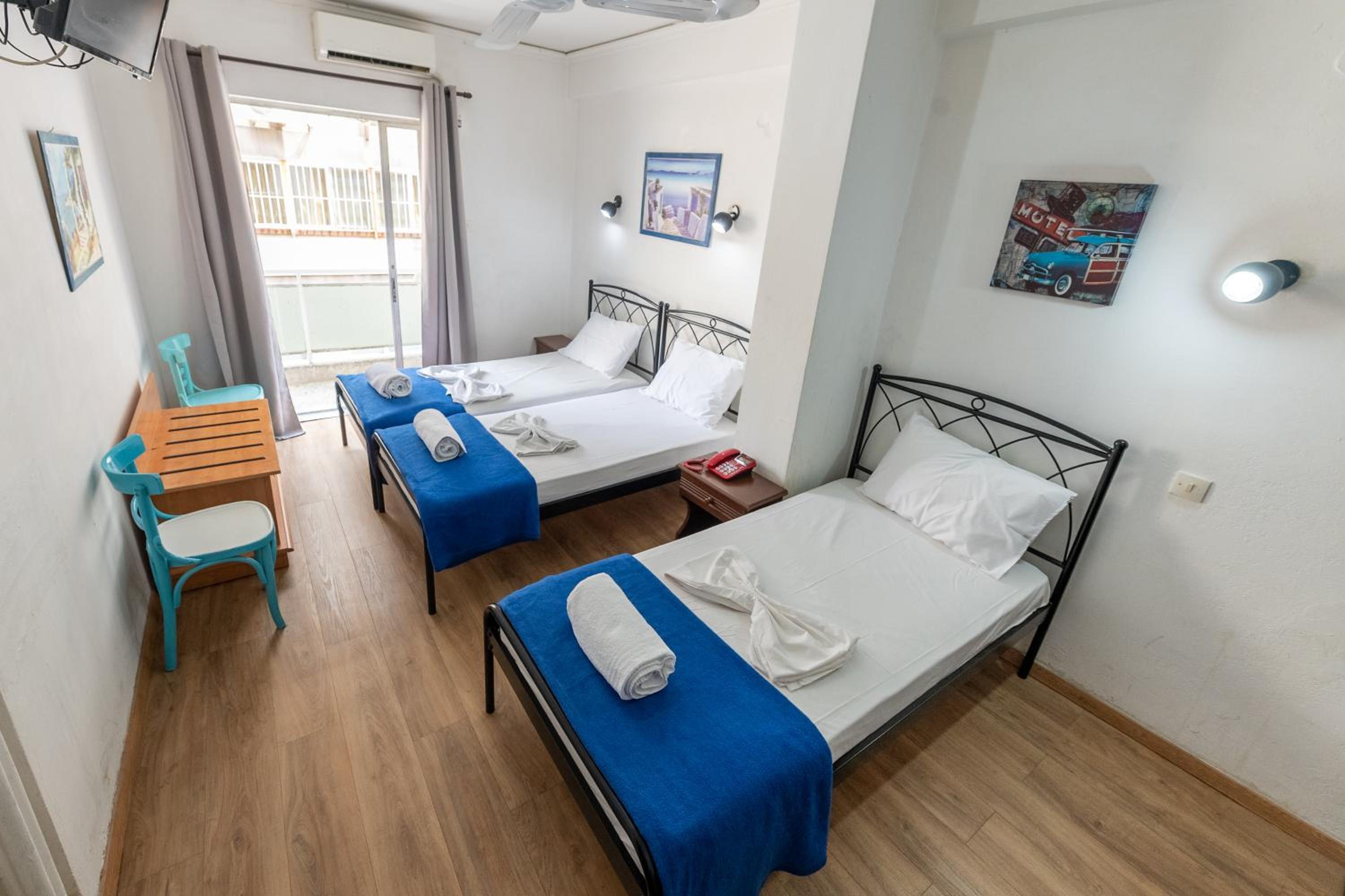 Triple Room with Shared Bathroom photo 2
