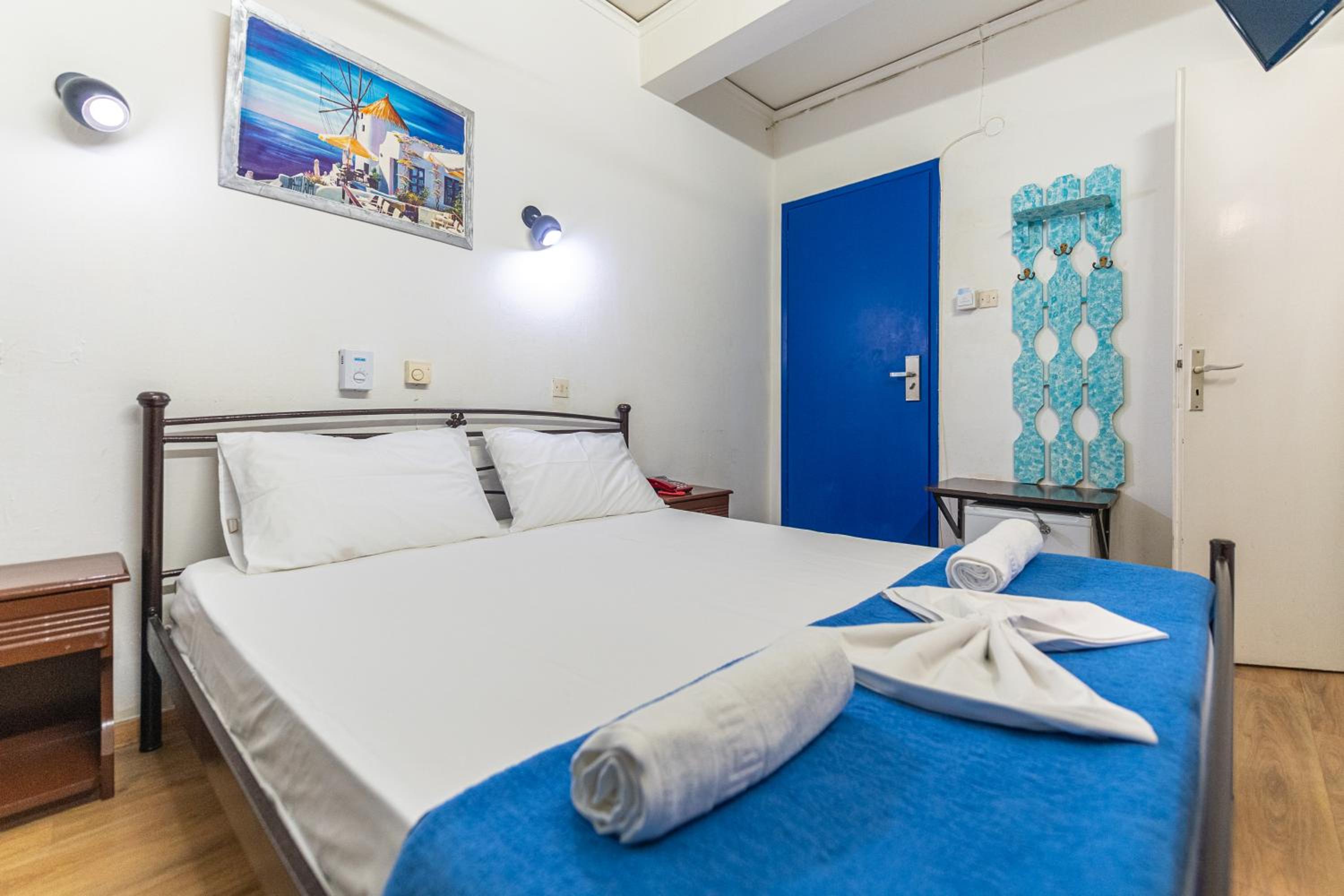 Economy Double or Twin Room with Private Bathroom (2 Adults) photo 1