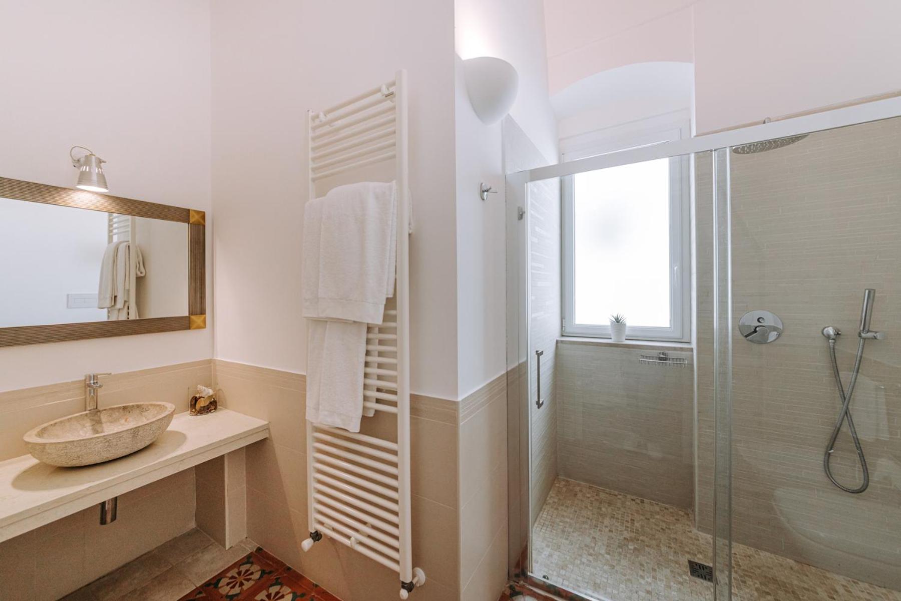 Double Room with Balcony - Photo 5