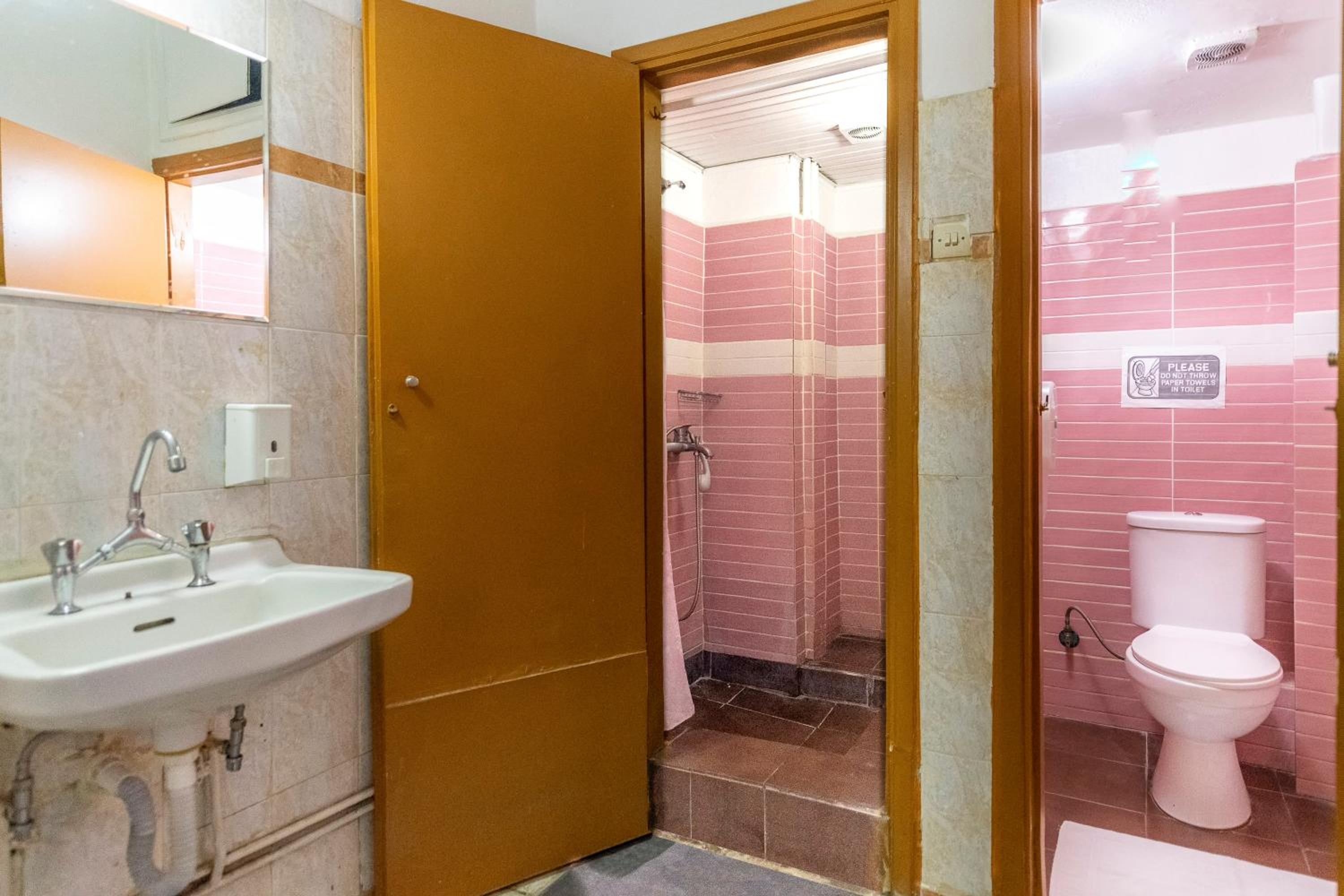 Single Room with Shared Bathroom photo 3