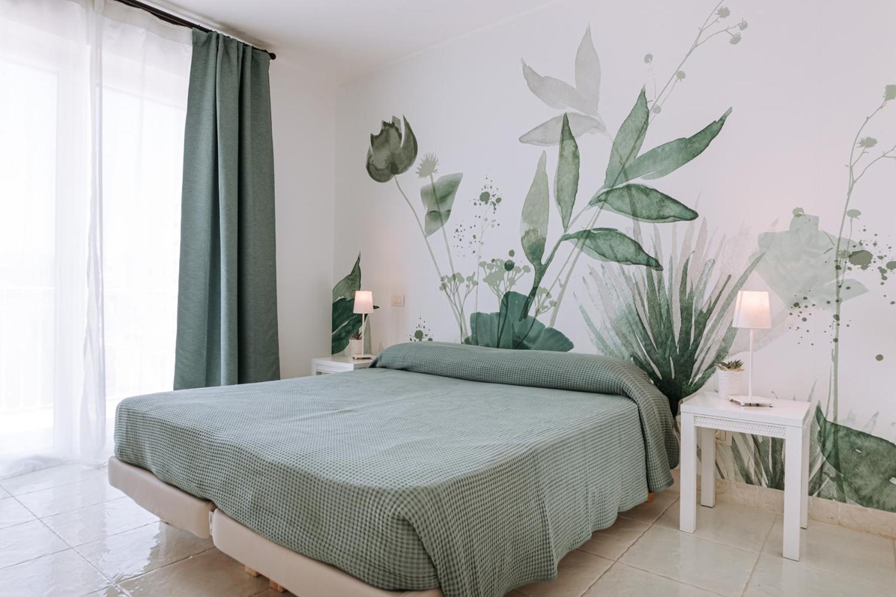 Double Room with Balcony - Photo 8