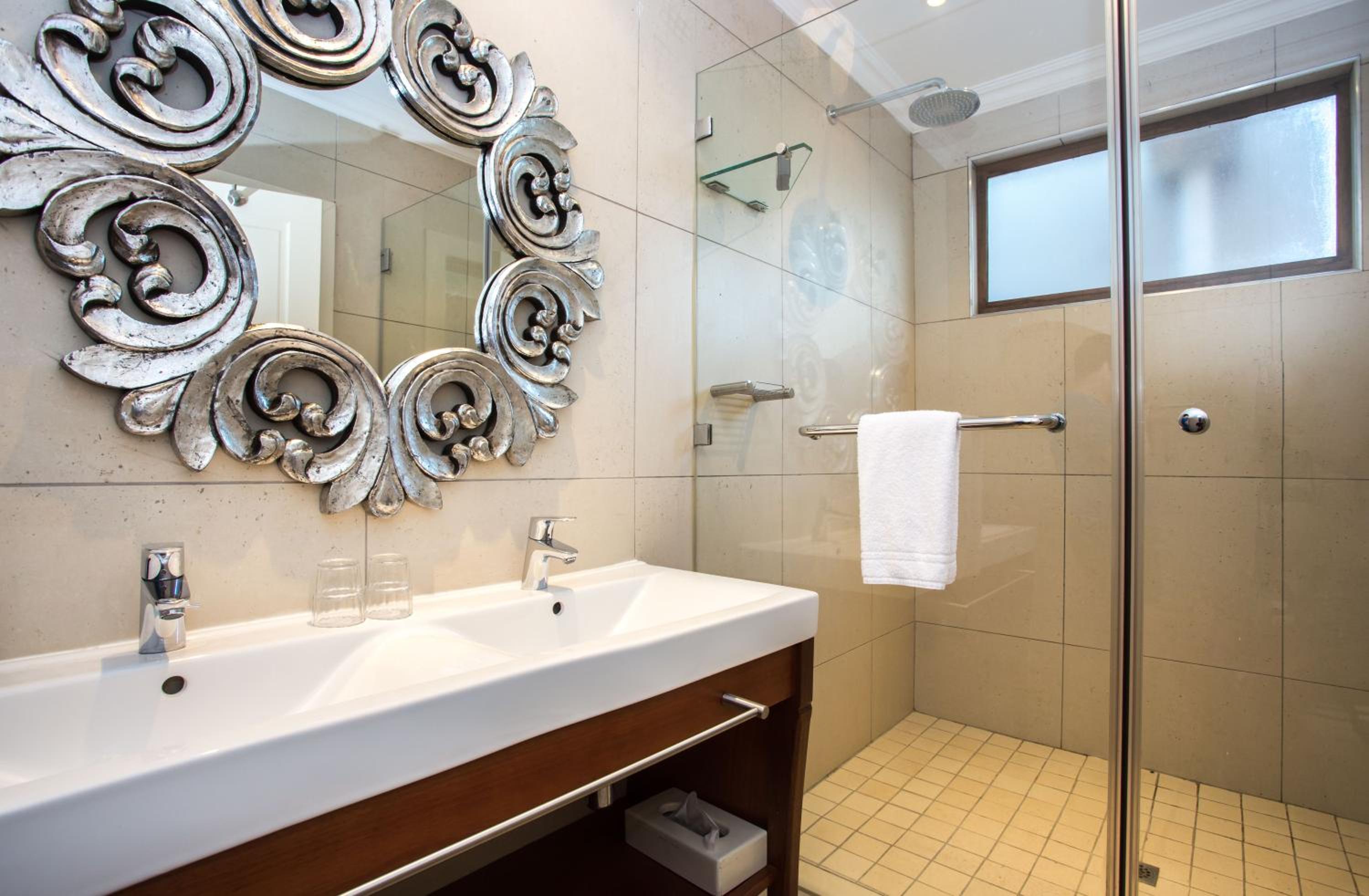 Deluxe King Room - Photo 3