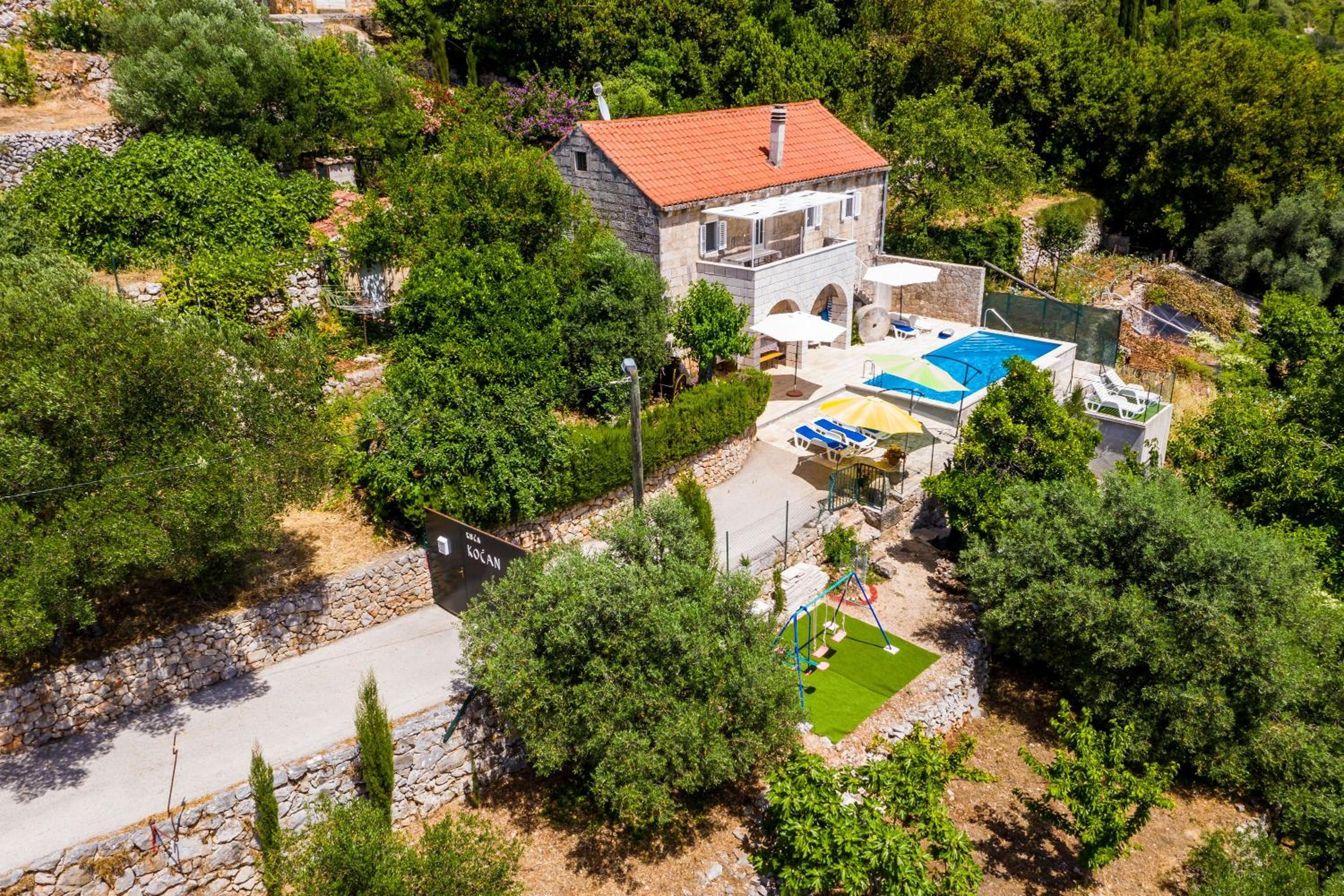 Four Bedroom Villa with Terrace and Swimming Pool photo 2