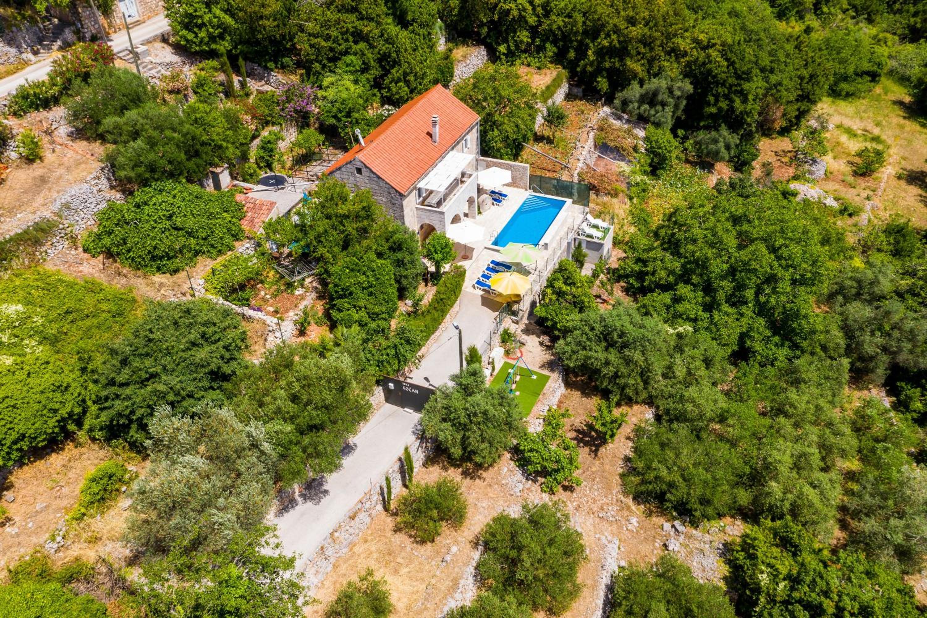 Four Bedroom Villa with Terrace and Swimming Pool photo 3