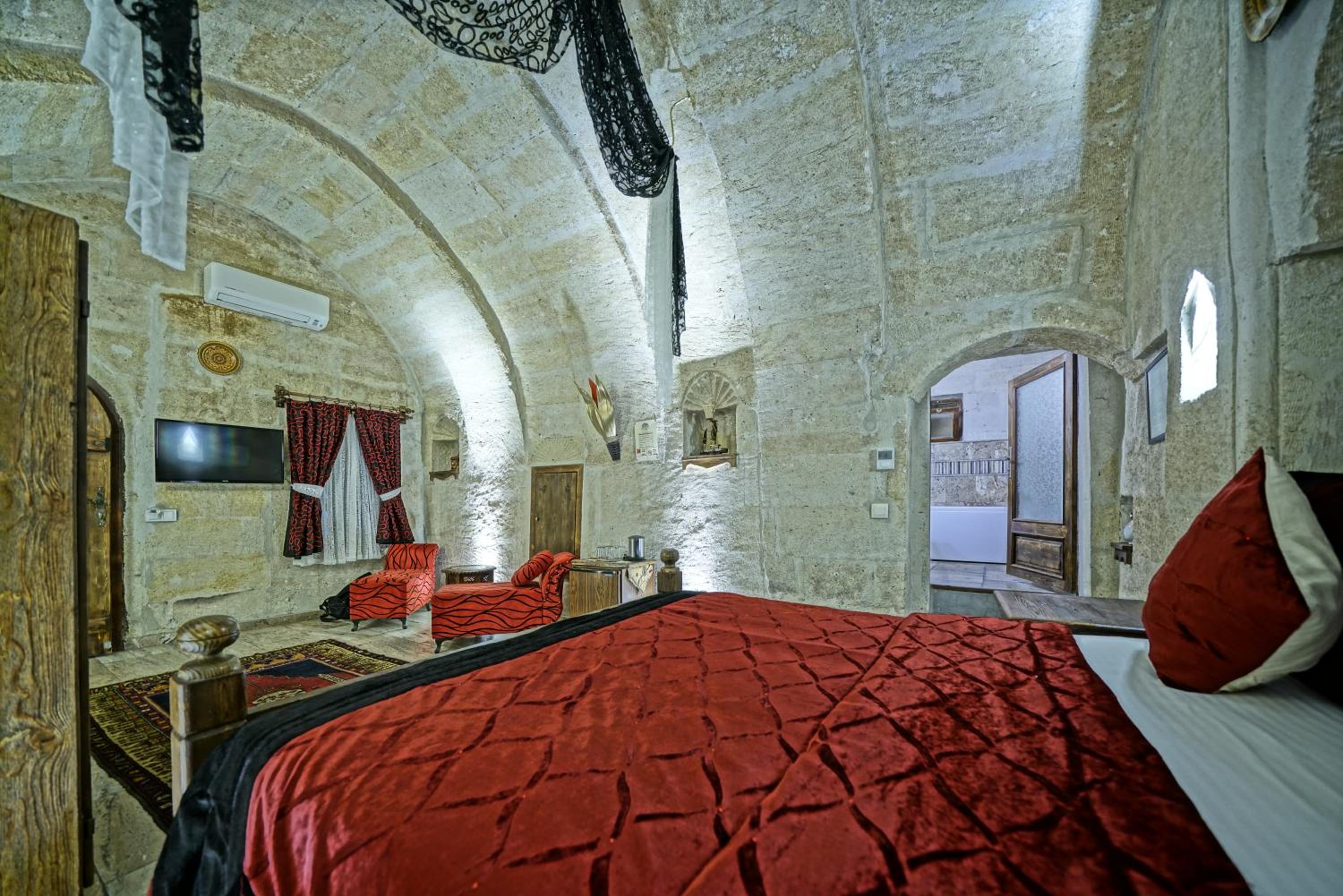 Deluxe Arch Room photo 3