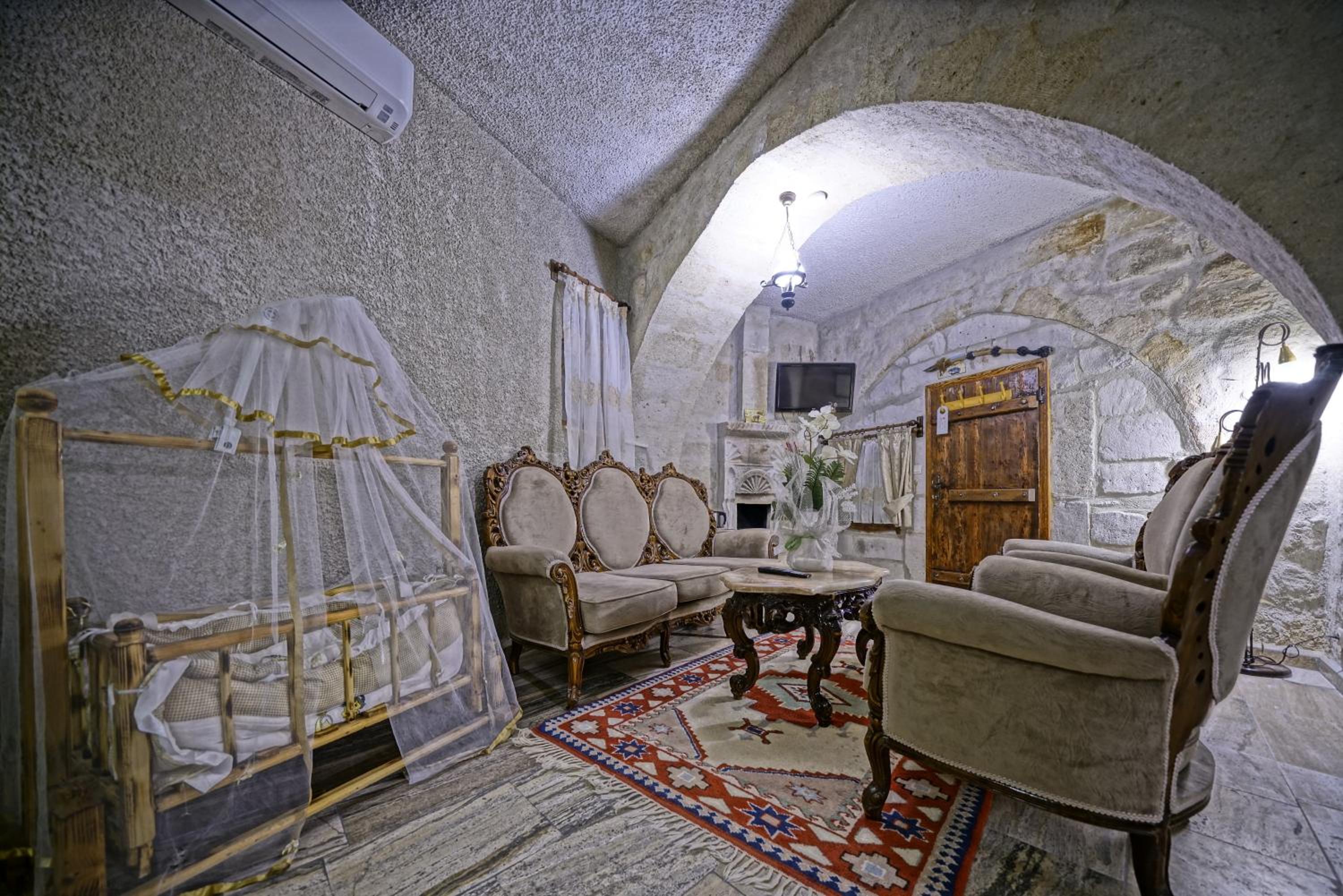 Stone Arch Room photo 3