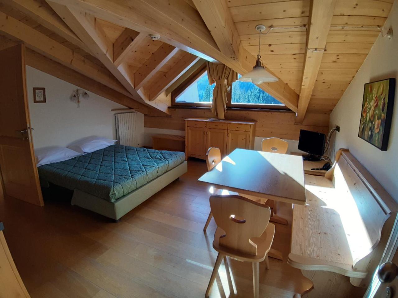 One-Bedroom Apartment - Attic photo 1