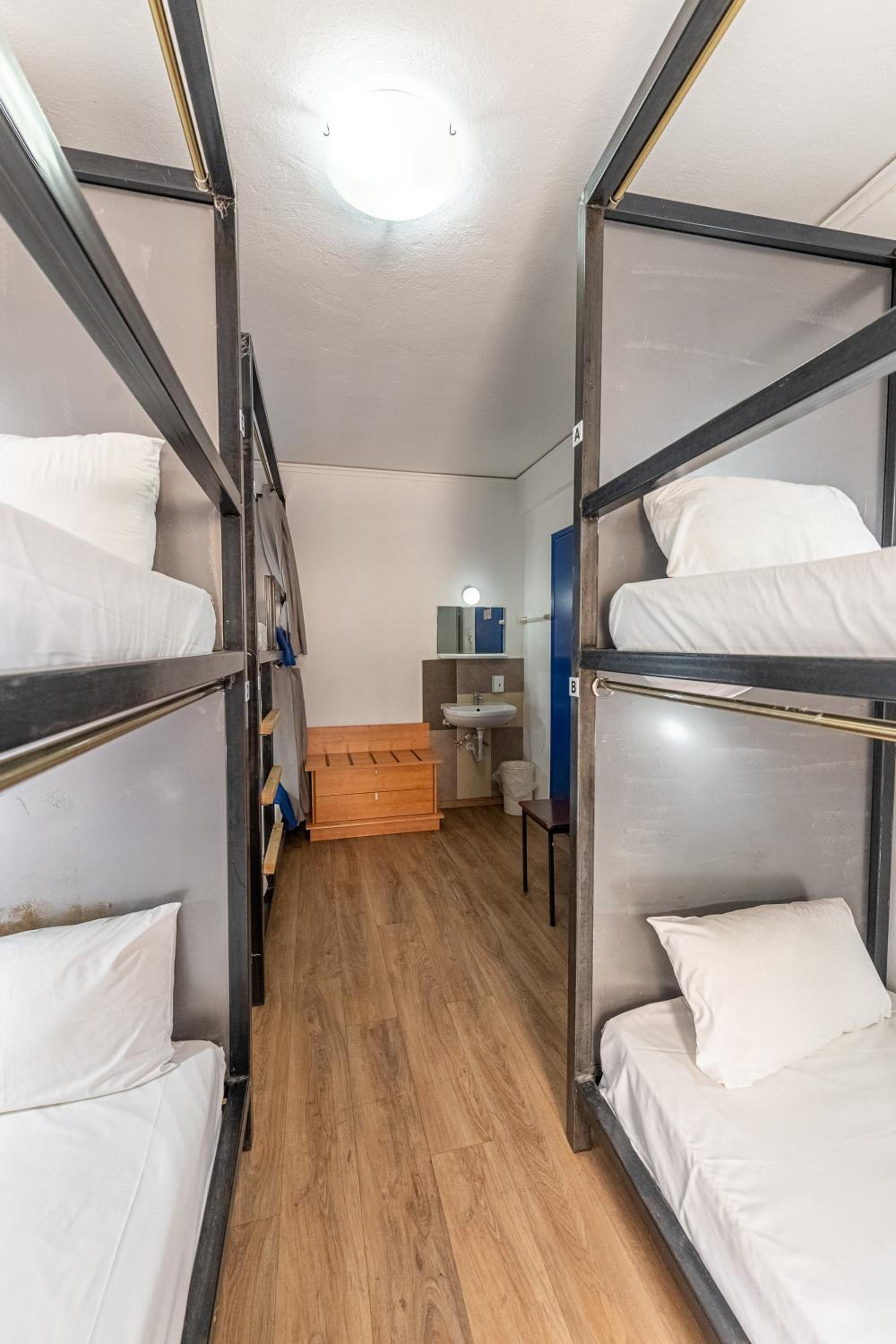 Bed in 6-Bed Mixed Dormitory Room photo 1