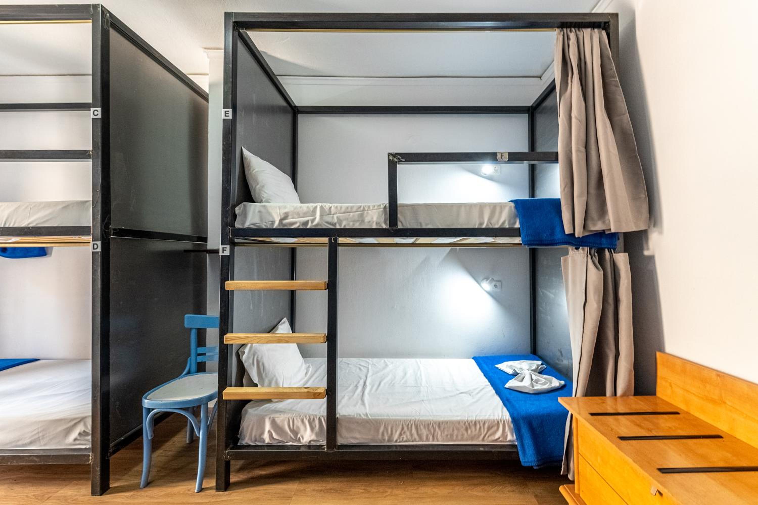 Bed in 6-Bed Mixed Dormitory Room photo 3