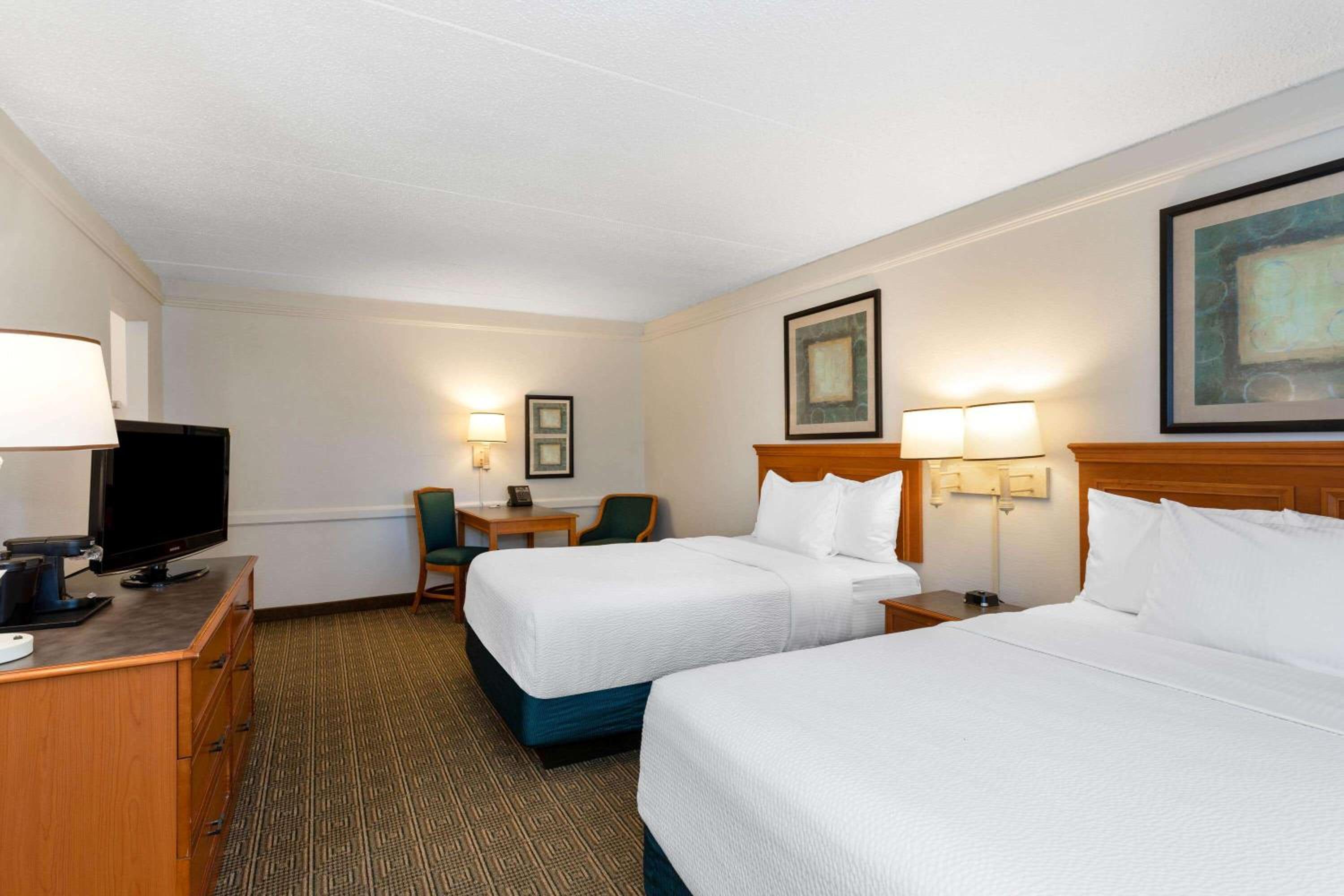 Double Room With Two Double Beds - Non-Smoking photo 2