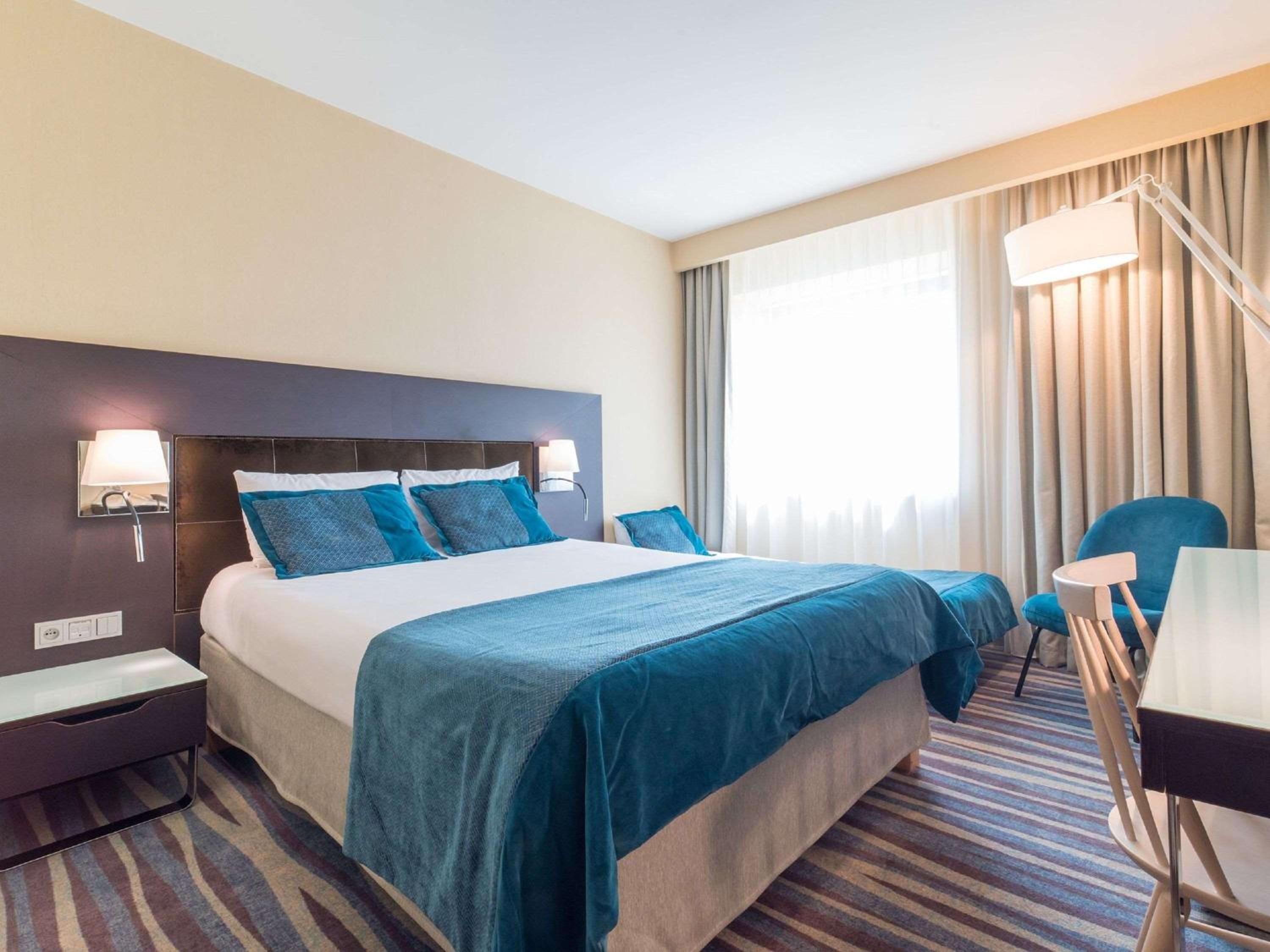 Standard Queen Room with Extra Baby Bed - Photo 1