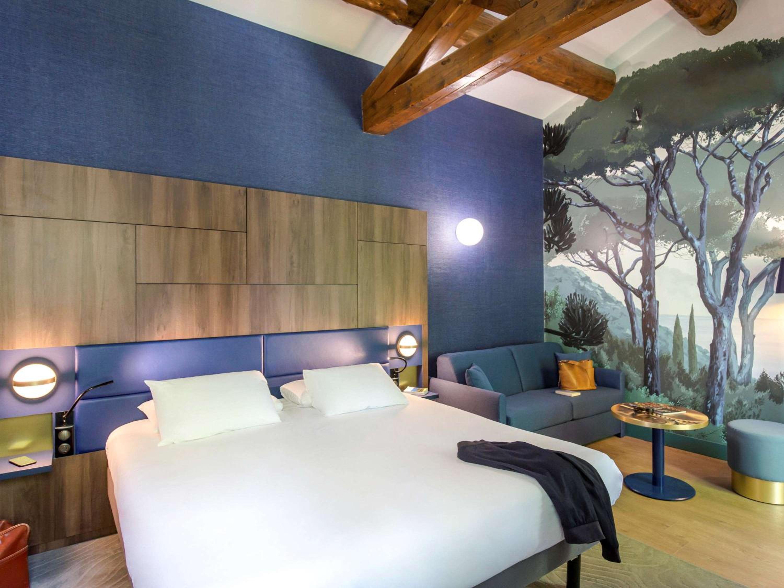 Junior suite, 1 double bed and 1 sofa bed for 2 people with Garden View thumbnail 5