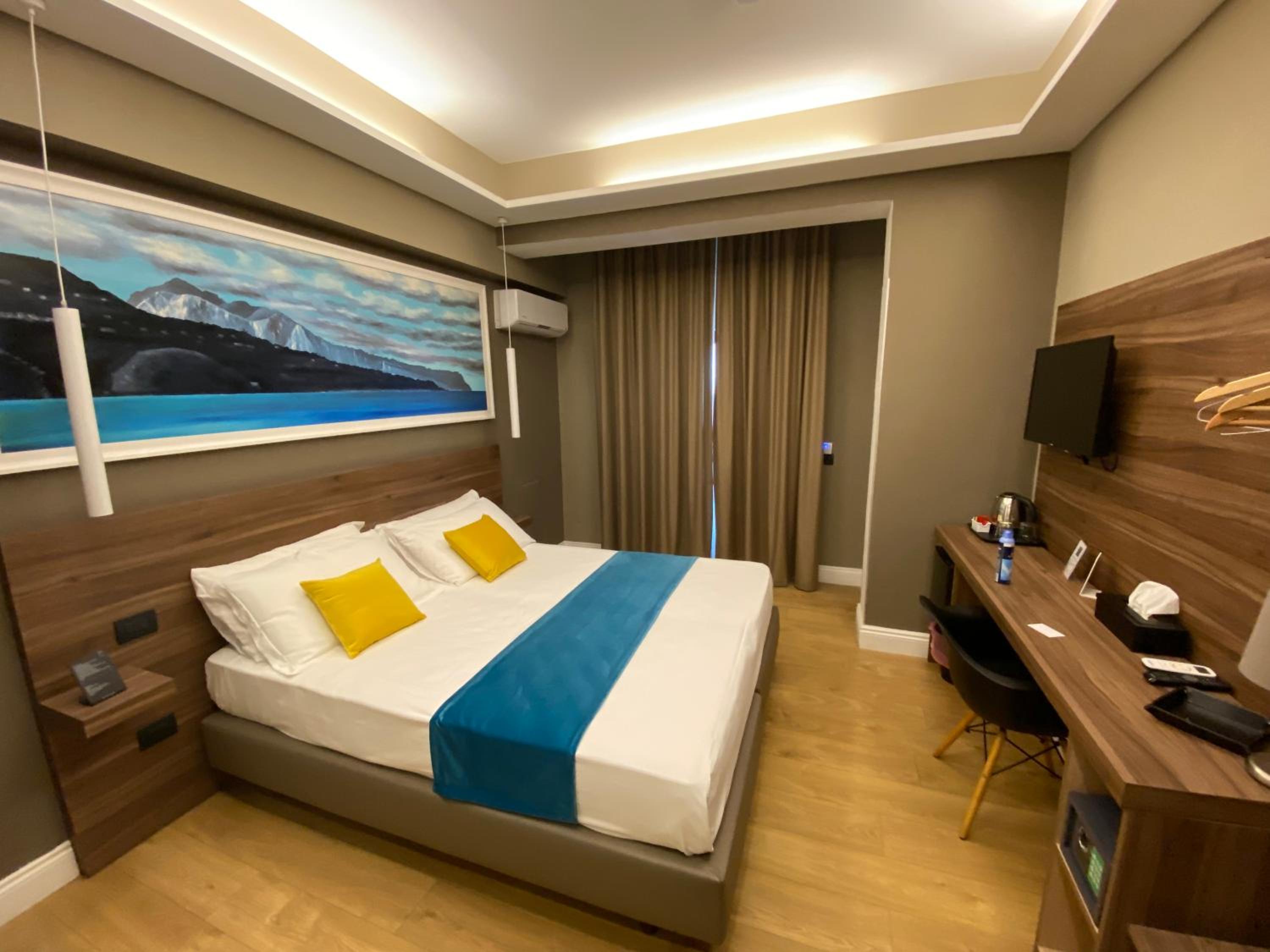 Deluxe Double or Twin Room